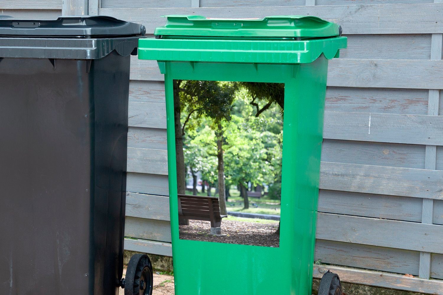 MuchoWow Wandsticker Bank mit grünen (1 Friedenspark im Abfalbehälter Bäumen Container, Sticker, Hiroshima St), Mülltonne, von Mülleimer-aufkleber