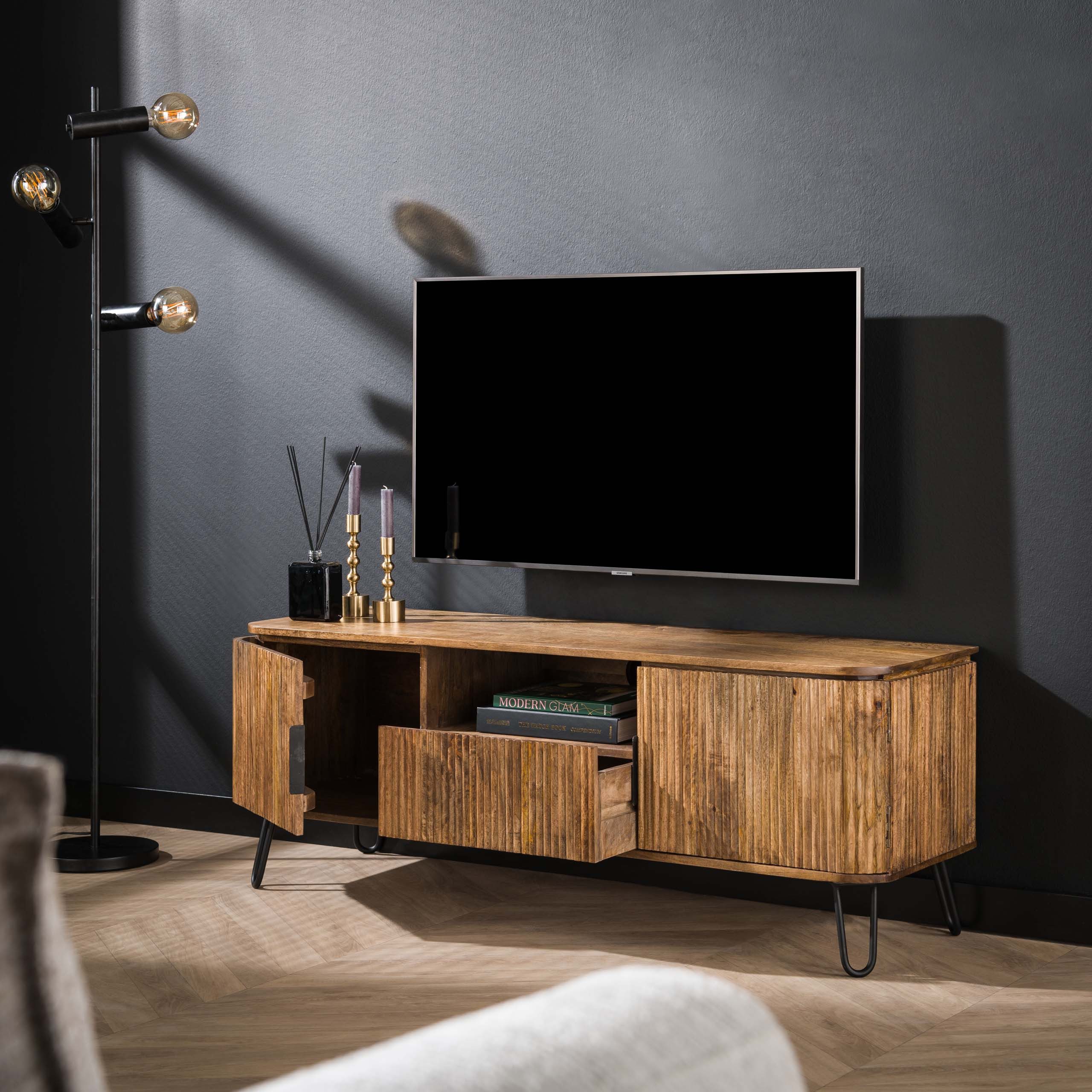 alesvelt TV-Schrank RIVA Elegantes Massivholz-Lowboard mit Rillenfräsung & Hairpin-Legs (1 Schrank, 135x50x40cm)