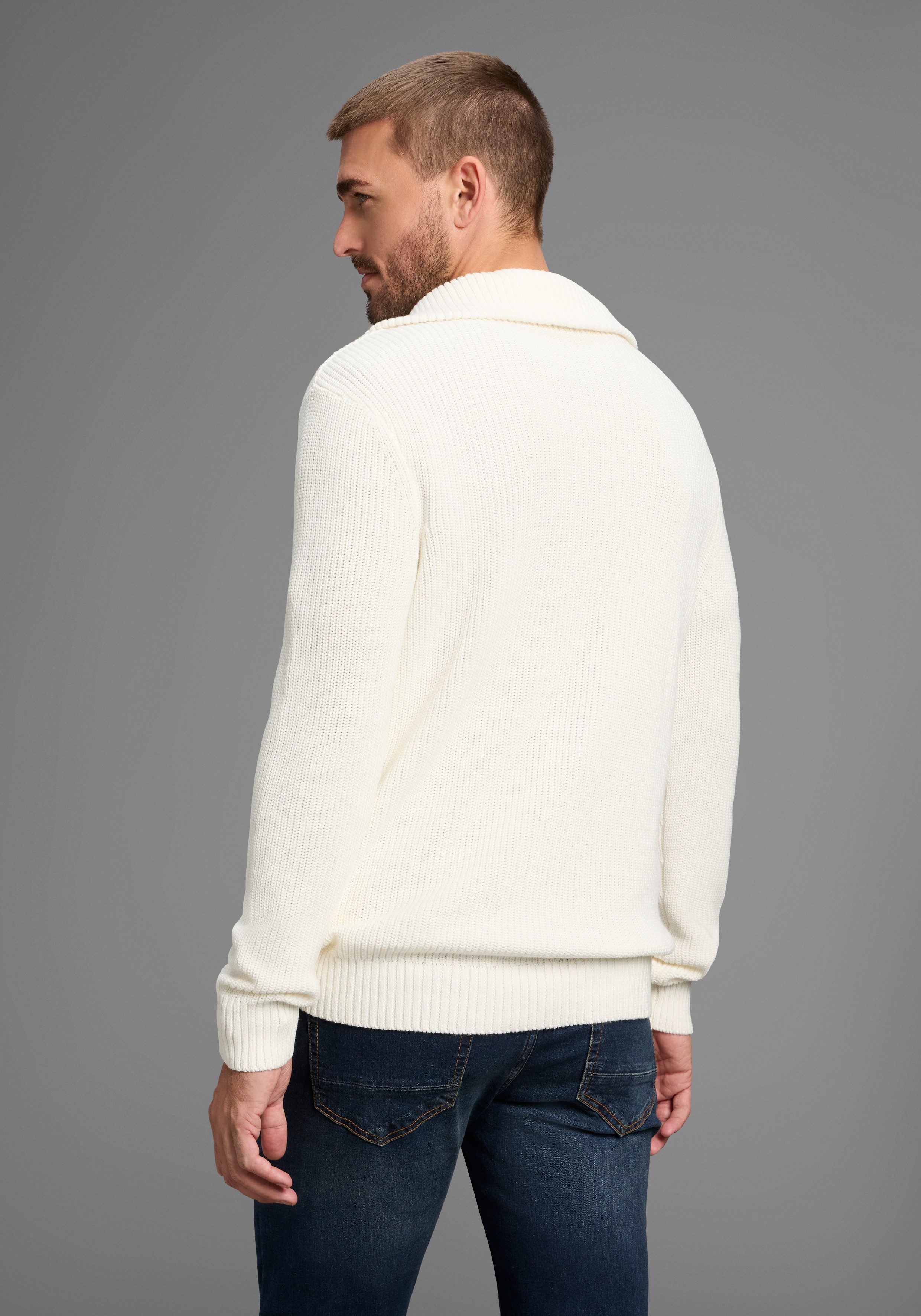 Bruno Banani Troyer modischer weiter Kragen. Reduzierter Preis € 29,99. Unverbindliche Preisempfehlung € 34,99, (€ 29,99 pro 1 Stk)