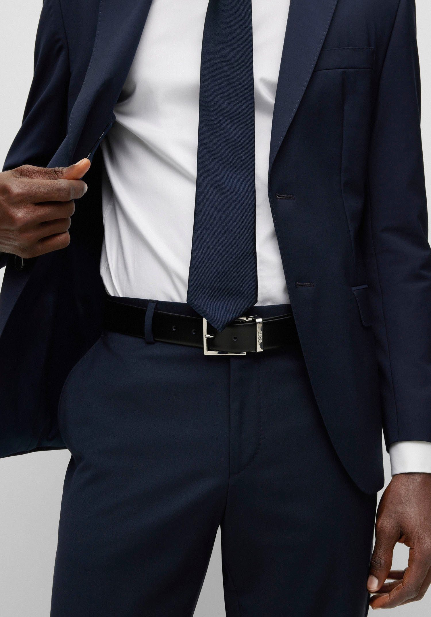 BOSS Ledergürtel mit silberner Schnalle und glänzender BOSS Logo-Schlaufe
