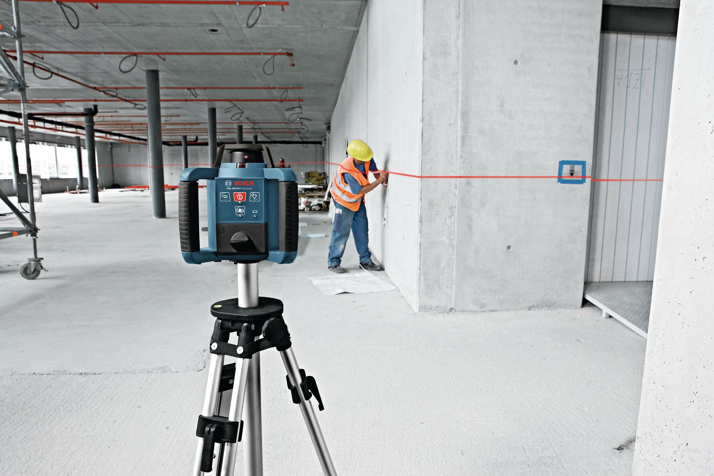 BOSCH Punkt- und Linienlaser GRL 250 HV, Rotationslaser mit 2 x 1,5 V Batterie LR6 (AA) - im Handwerkerkoffer