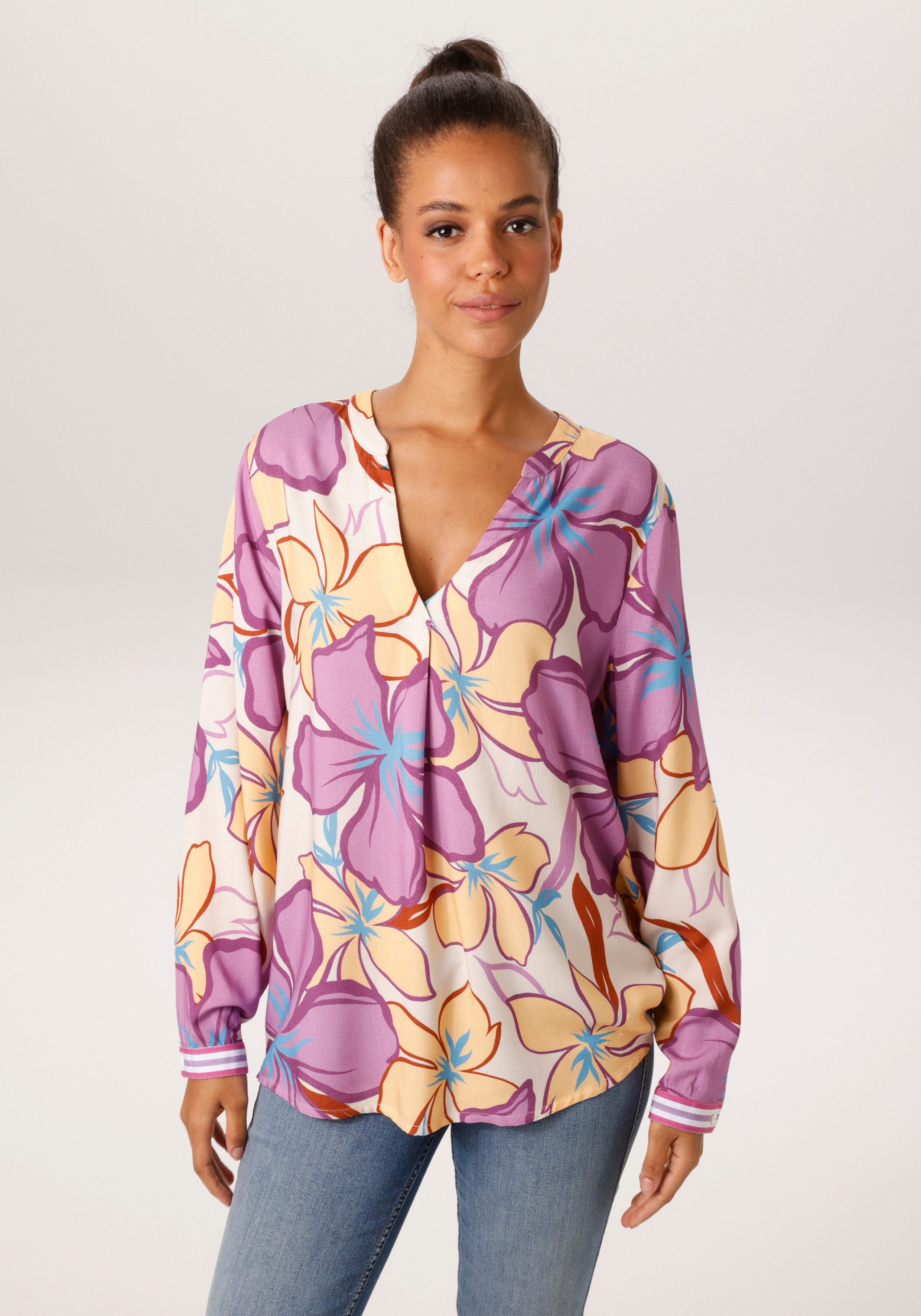 Aniston CASUAL Schlupfbluse mit farbenfrohen, großflächigen Blüten bedruckt - NEUE KOLLEKTION. € 39,99, (€ 39,99 pro 1 Stk).