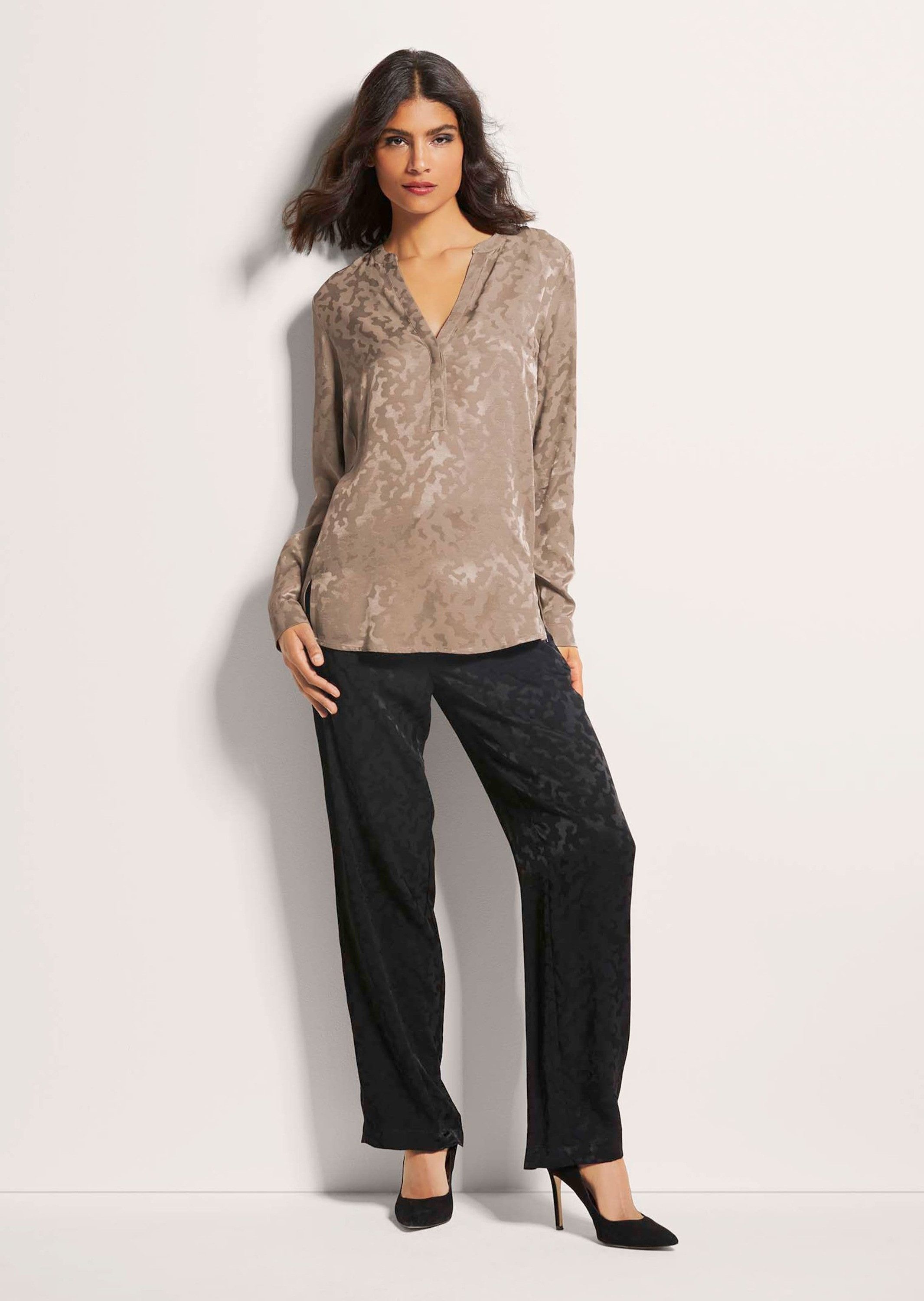 MADELEINE Langarmbluse Modische Longbluse mit V-Ausschnitt Camouflage-Dessin und verdeckte Knopfleiste als Eyecatcher