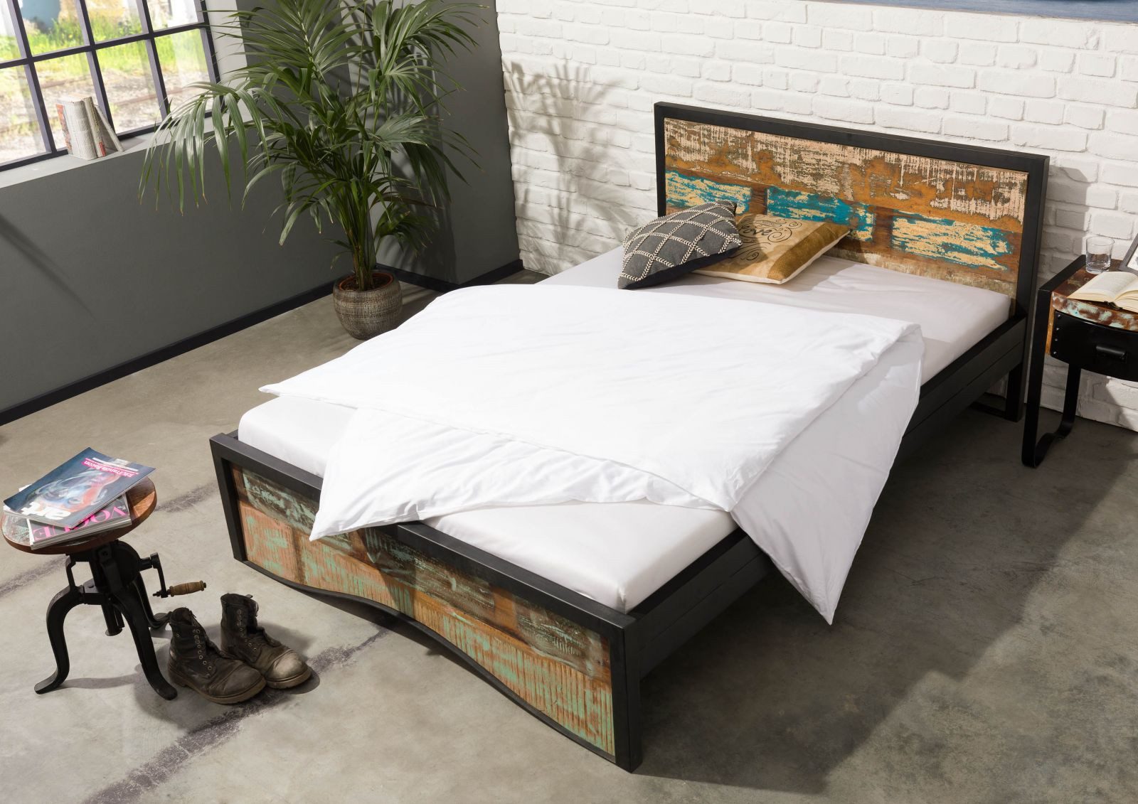 Massivmoebel24 Massivholzbett INDUSTRIAL (Bett Altholz 140x200 mehrfarbig lackiert INDUSTRIAL #110), Bett Altholz 140x200 mehrfarbig lackiert INDUSTRIAL #110