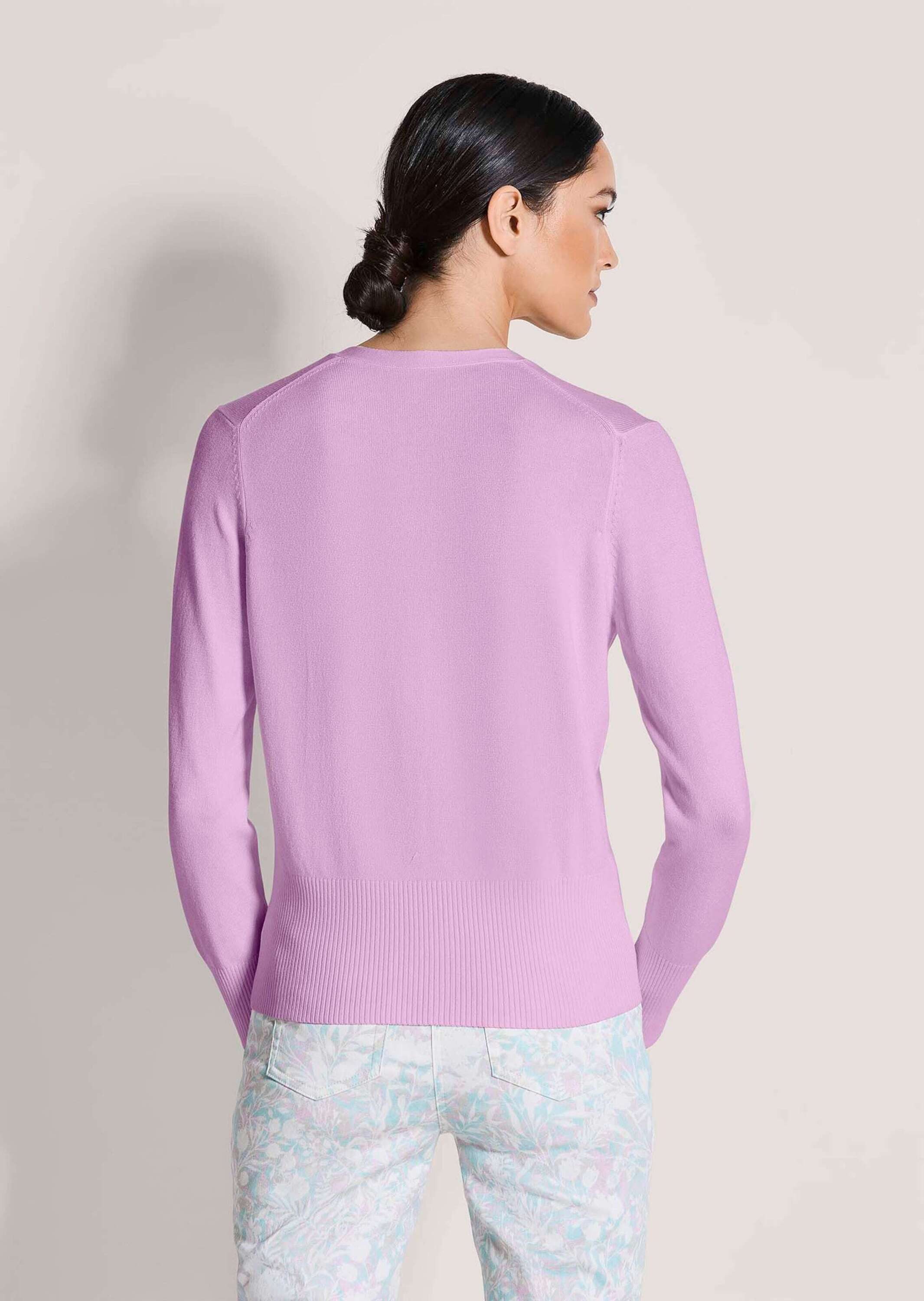 MADELEINE Strickjacke Eleganter Viskose-Cardigan mit Knopfleiste Jacke im schlanken Schnitt mit V-Ausschnitt, Rippenbündchen – Bild 2 von 5