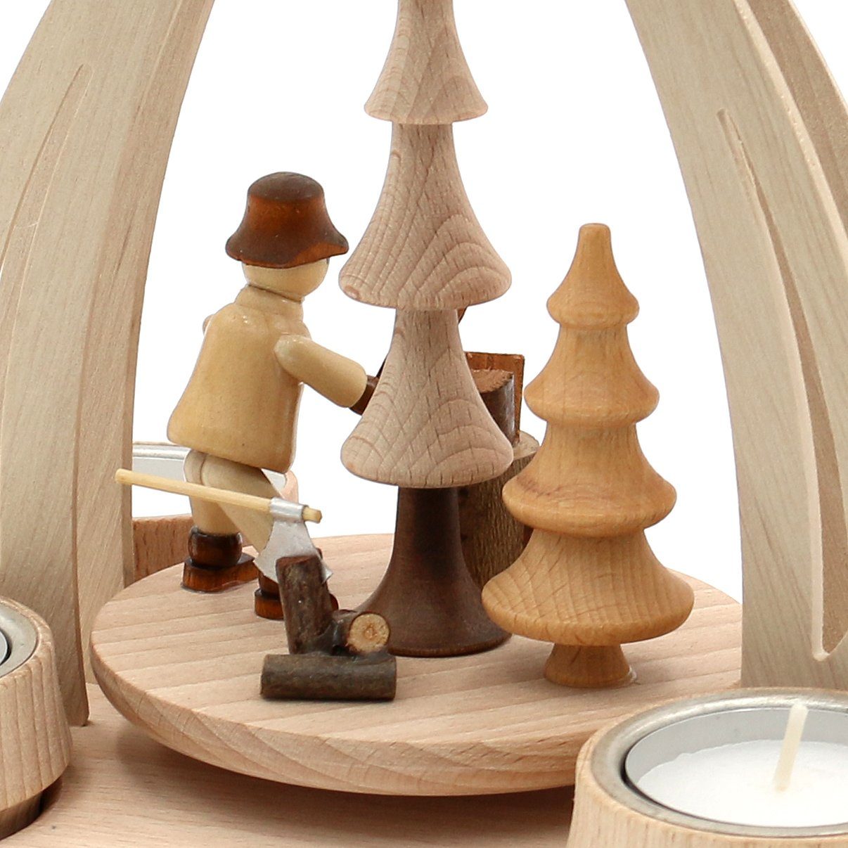 Dekohelden24 Weihnachtspyramide Pyramide aus Buchenholz Waldarbeiter mit Beil und Hackklotz, ca. 24 cm