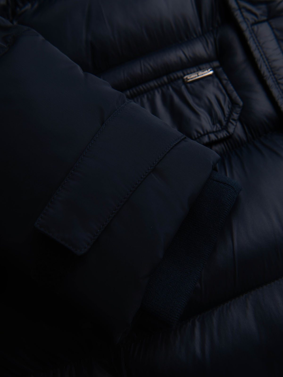 Winterjacke Gesteppte Herrenjacke aus Materialmix mit Kapuze