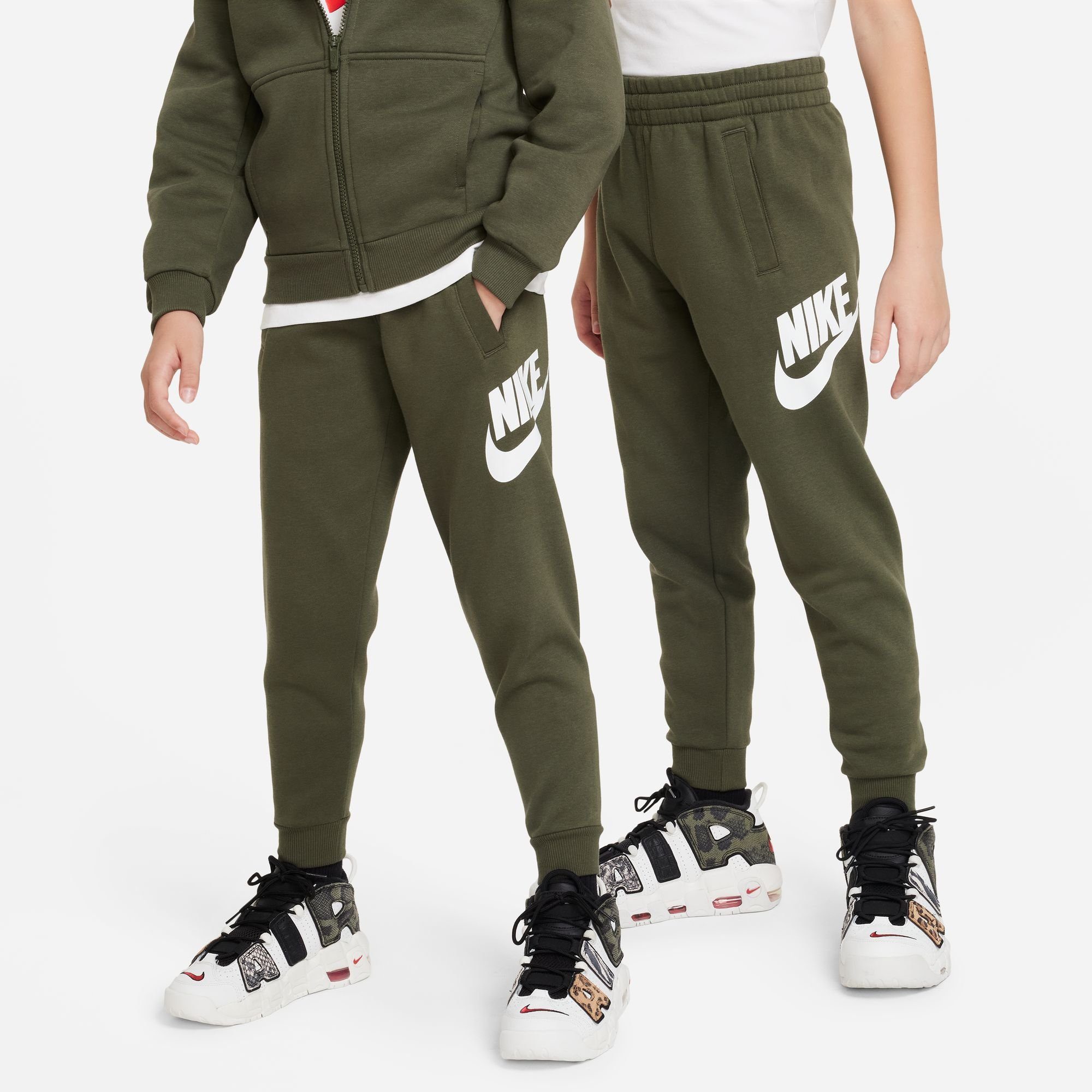 CARGO KHAKI/WHITE FLEECE PANTS CLUB Sportswear BIG JOGGER Nike Jogginghose KIDS'