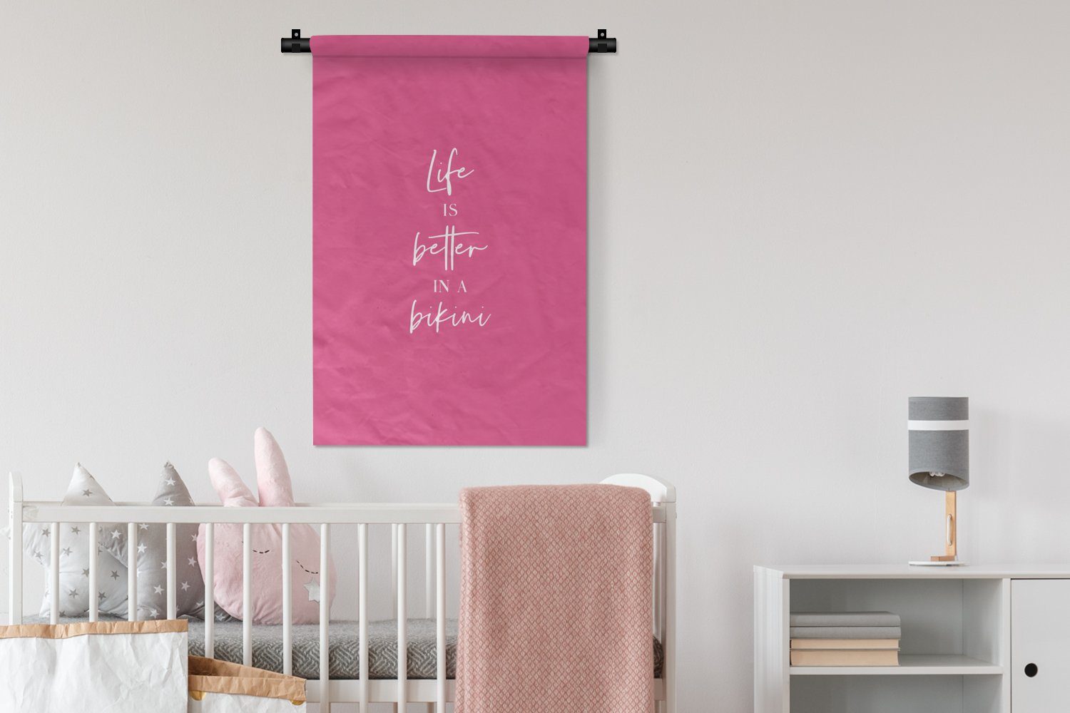 Pink, Wanddekoobjekt Wanddeko Zitat im Schlafzimmer, - Kinderzimmer Kleid, Leben Wandbehang, für Wohnzimmer, ist Das - Bikini besser MuchoWow