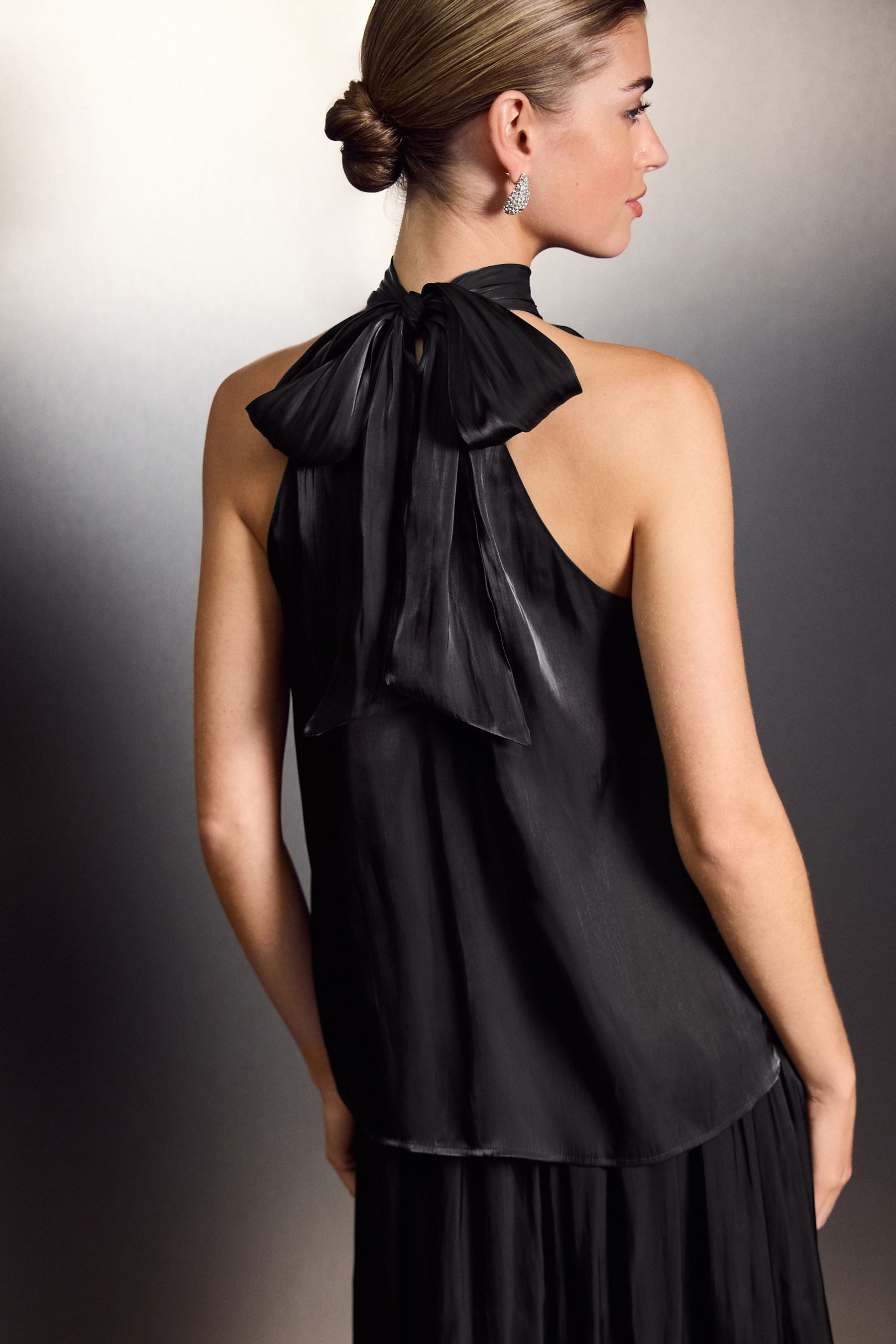 Next Neckholdertop Fließendes Neckholdertop in Metallic günstig online kaufen
