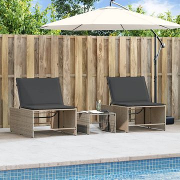 vidaXL Gartenliege Sonnenliegen 2 Stk. mit Tisch Grau Poly Rattan