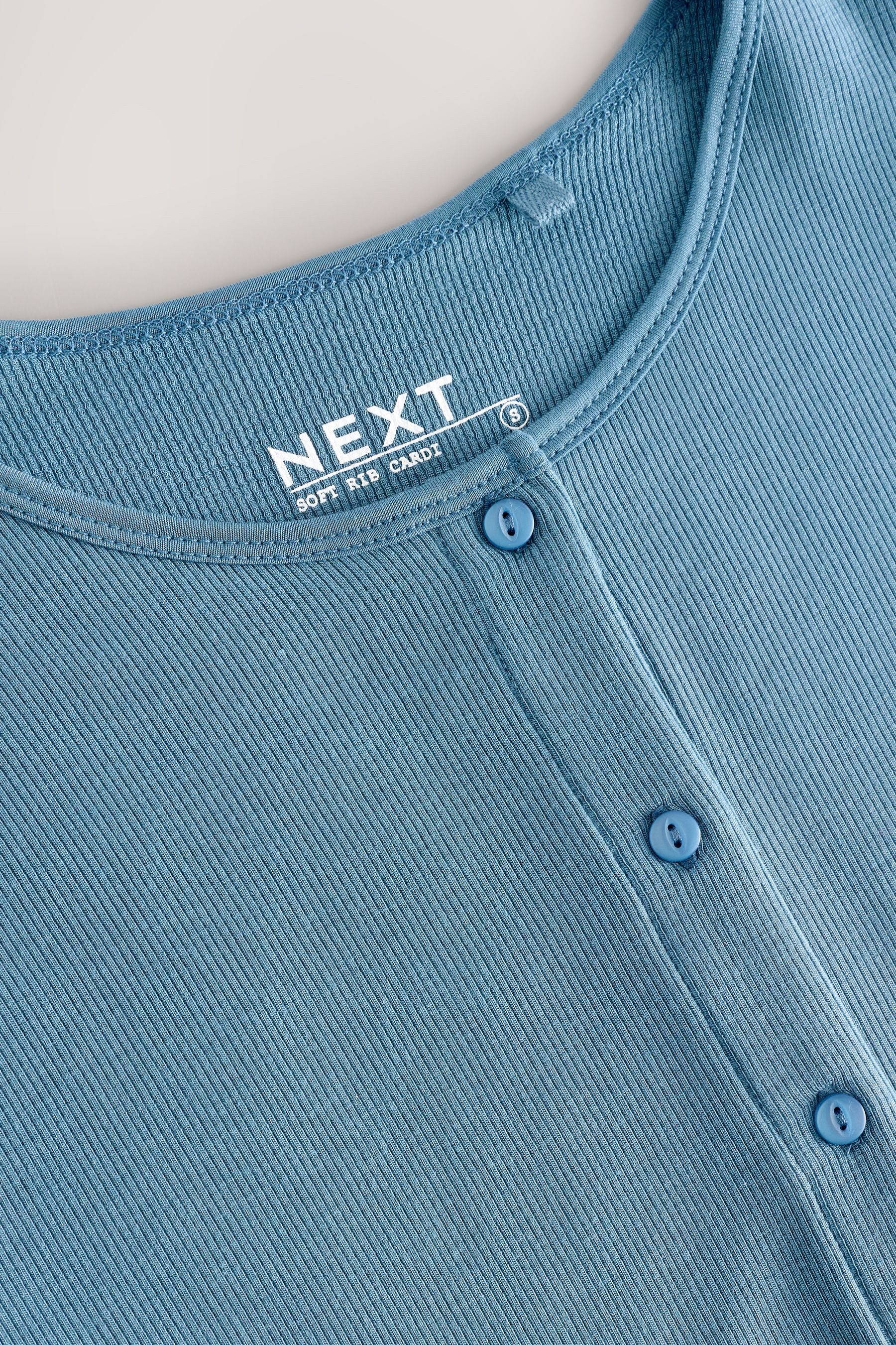 Next Strickjacke Gerippte geknöpfte Strickjacke mit langen Ärmeln (1-tlg) günstig online kaufen