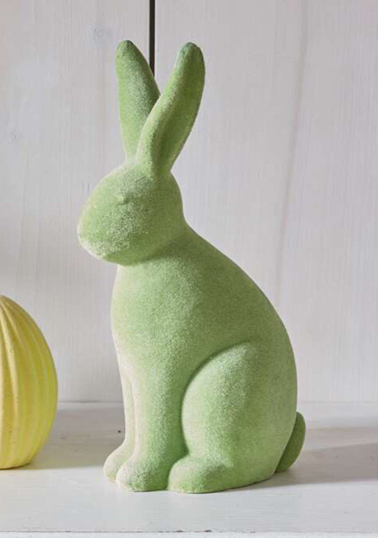 Dekoleidenschaft Osterhase "Samt" in grün, Hase aus Terracotta mit Samtbezug, Dekofigur Osterdeko, 25 cm hoch, Osterfigur, Hasenfigur sitzend
