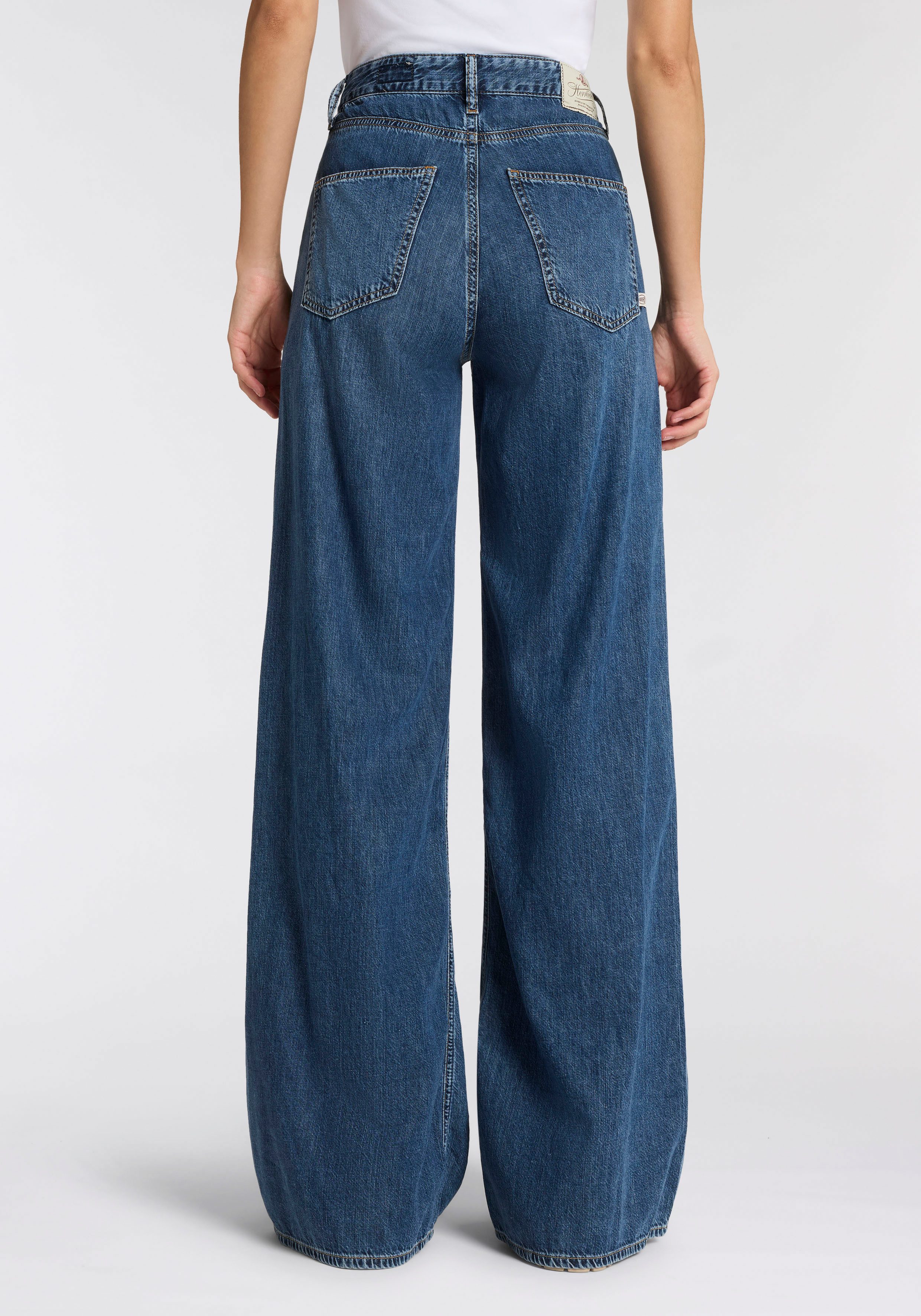 Herrlicher 5-Pocket-Jeans Mäze Flared Denim Light mit asymmetrischem Bund