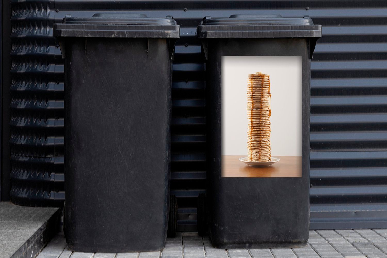 Pfannkuchen Mülltonne, Dutzenden Wandsticker MuchoWow St), von Container, Sticker, mit turmhoher Ein (1 Stapel Abfalbehälter Mülleimer-aufkleber,