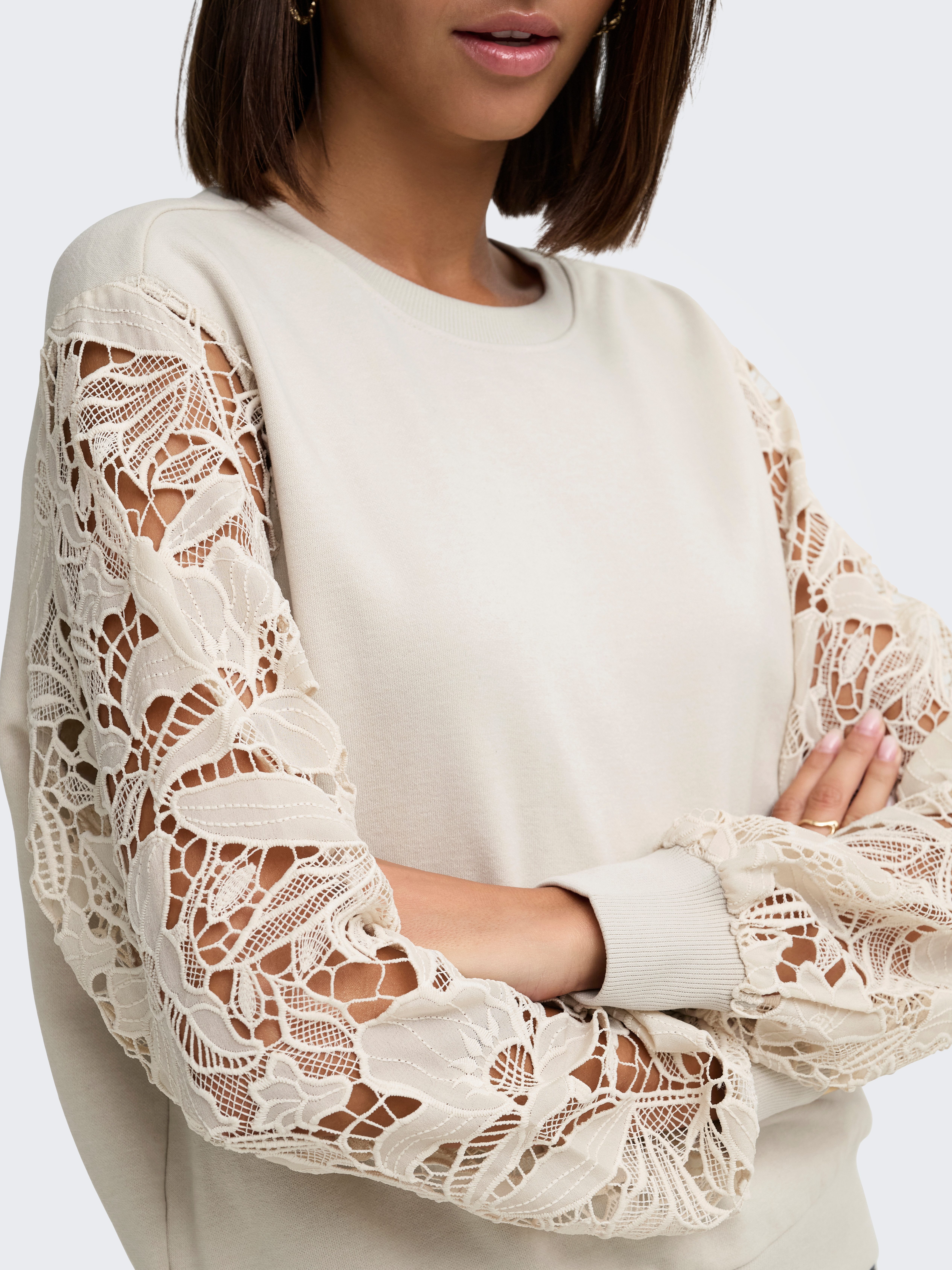ONLY Sweatshirt ONLSTILLA L/S LACE SLEEVES CS SWT Baumwollmischung, regular fit – Bild 3 von 5