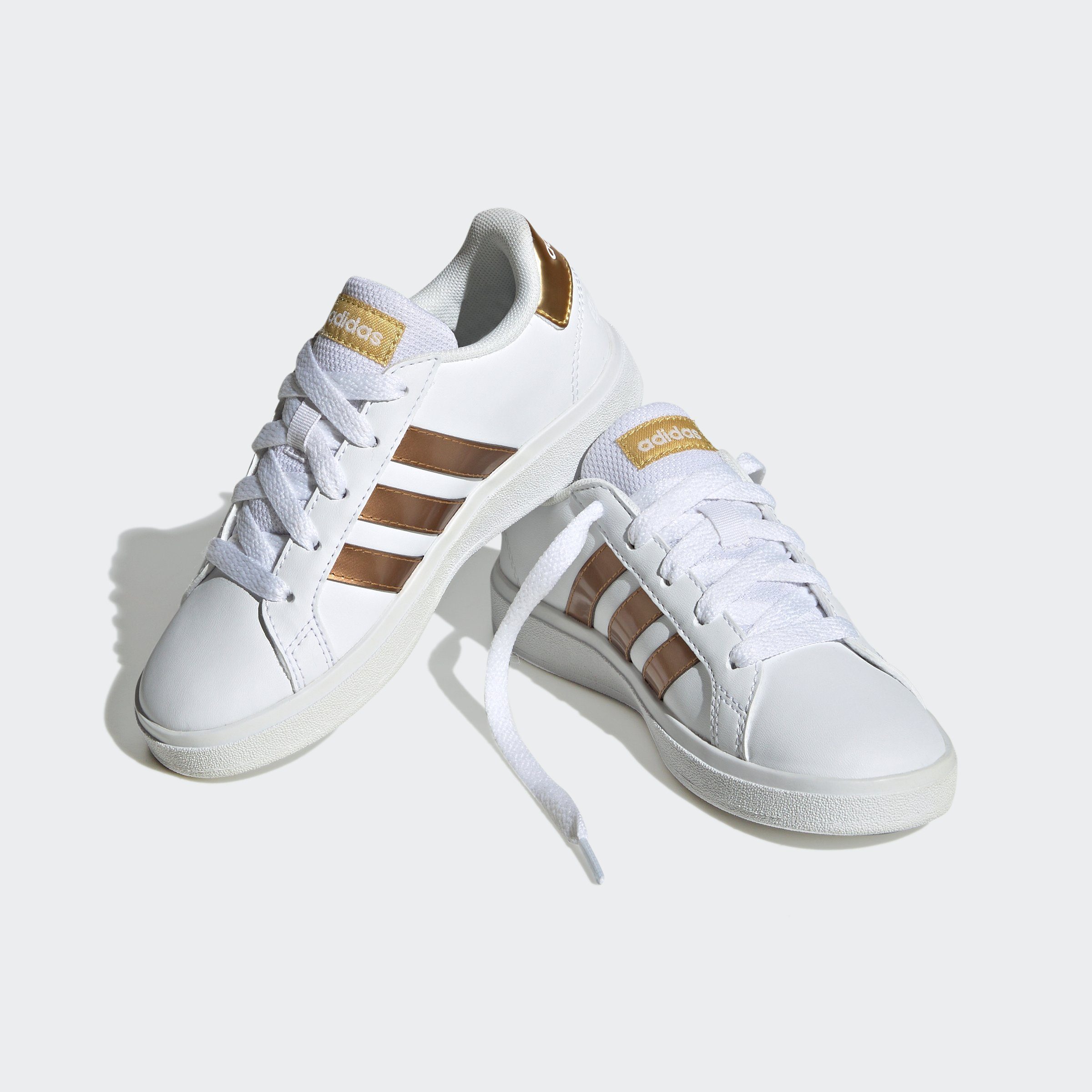 adidas Sportswear GRAND COURT SUSTAINABLE LACE Кроссовки Design auf den Spuren des adidas Superstar