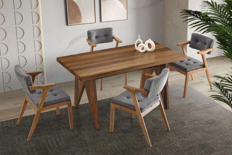 Essgruppe Brauner Holztisch mit passenden Stühlen für das Esszimmer