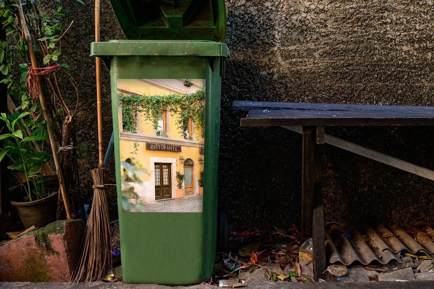 MuchoWow Wandsticker Rom Mülltonne, St), - (1 Mülleimer-aufkleber, - Pflanzen Tür Container, - Abfalbehälter Gelb Sticker, Restaurant 