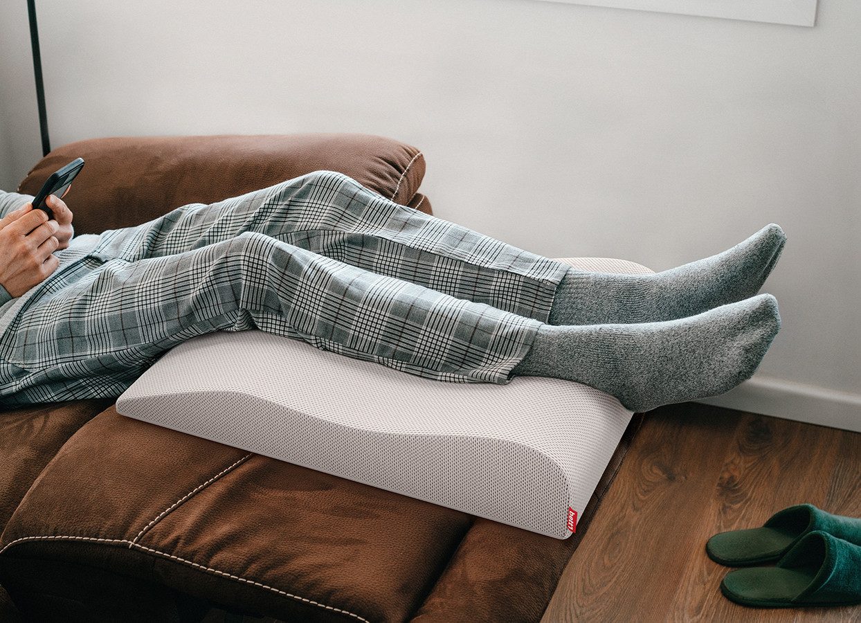 bett1.de Venenkissen BODYGUARD Lagerungskissen, zur Hochlagerung der Beine, ergonomischer Kern, Bezug waschbar