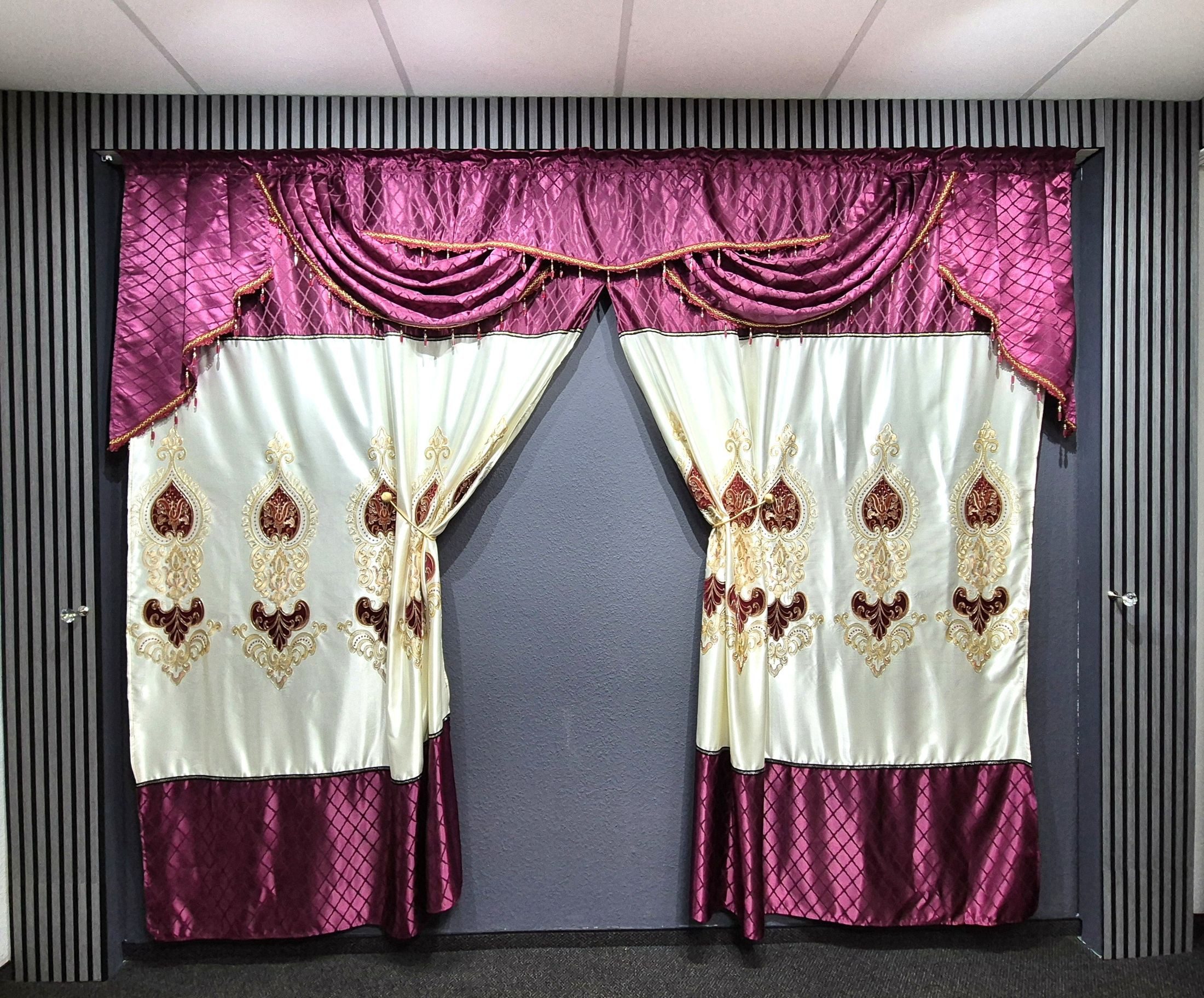 Gardinen by Justyna Verdunkelungsvorhang Barock Gardine Bordeaux mit Muster, Kräuselband, verdunkelnd, Polyester, Verdunkelung,Kräuselband,Verdunkelt,Barock Stil,Orientalisch Perde