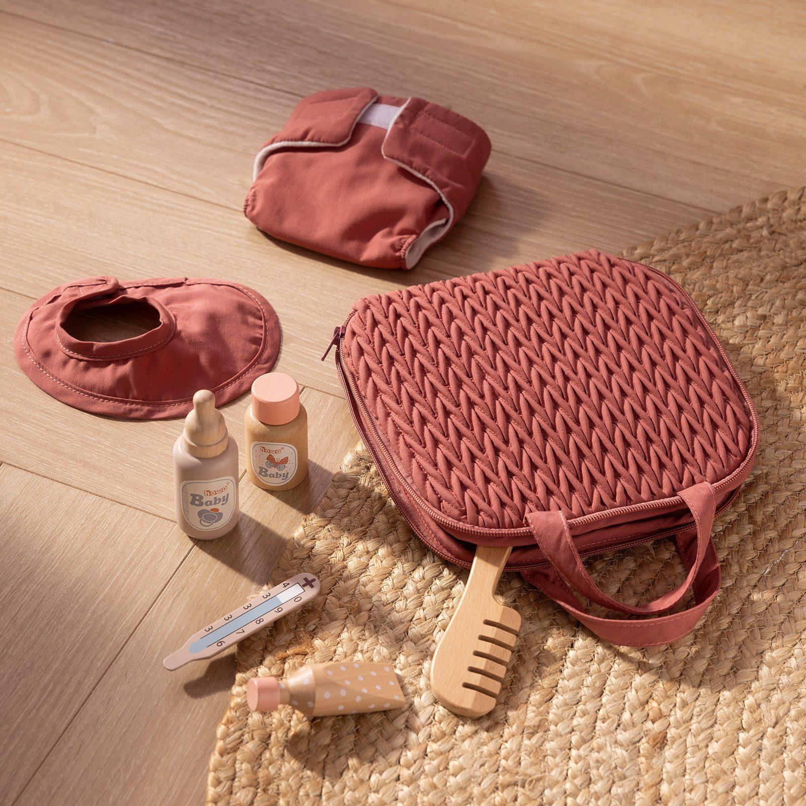 howa Puppen Wickeltasche grace, Wickelset für Puppen mit Flasche, Windel, Latz, Kamm & Pflegezubehör