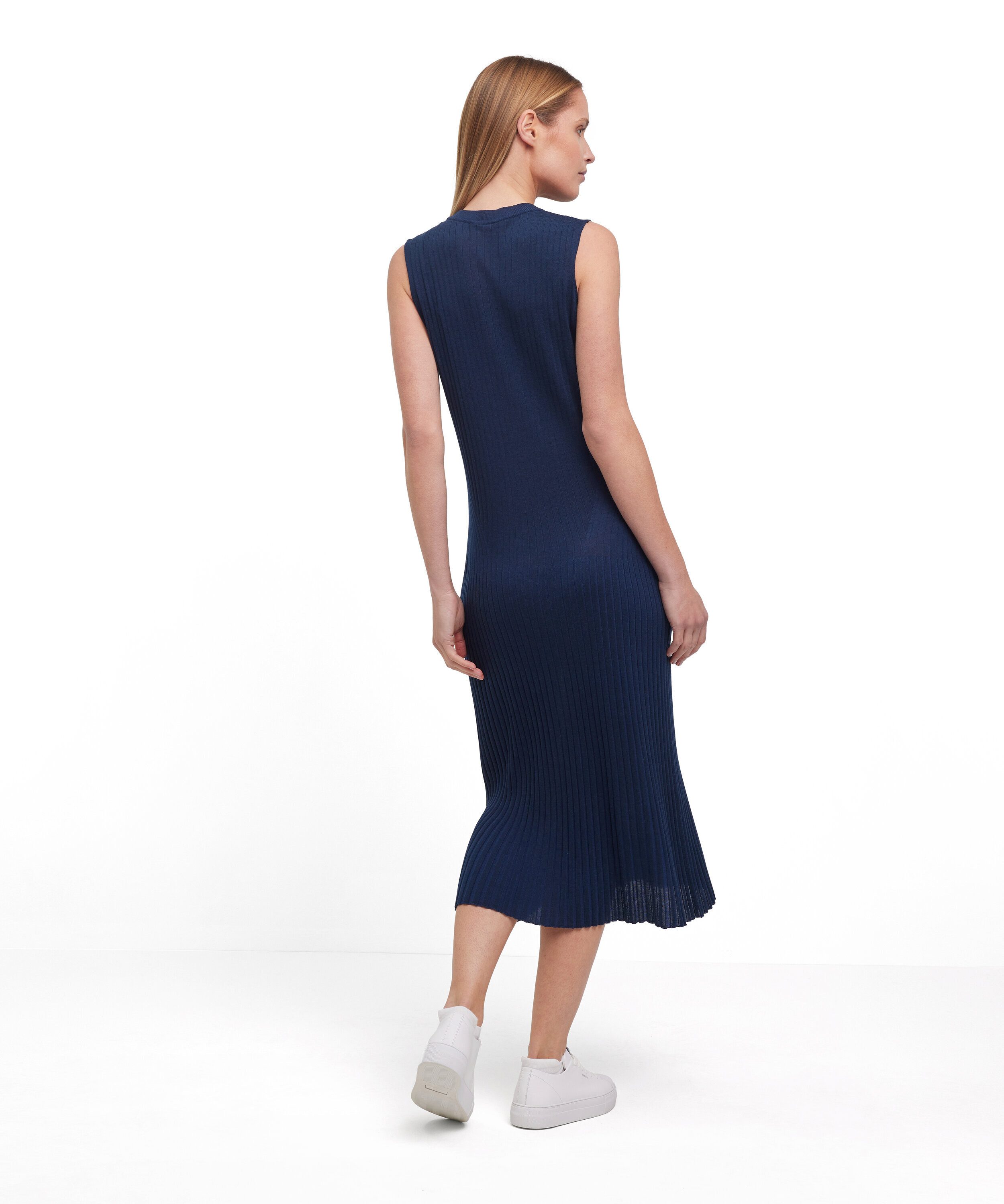 FALKE Strickkleid (1-tlg) tailliertes Strickkleid in moderner Midi-Länge