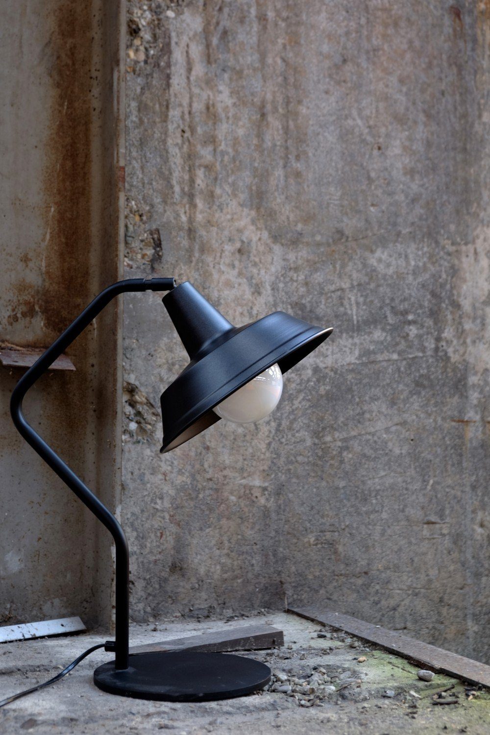 Licht-Erlebnisse Nachttischlampe PRATO, ohne Leuchtmittel, Schreibtischleuchte Schwarz Metall verstellbar Industrial Design E27 | Tischlampen