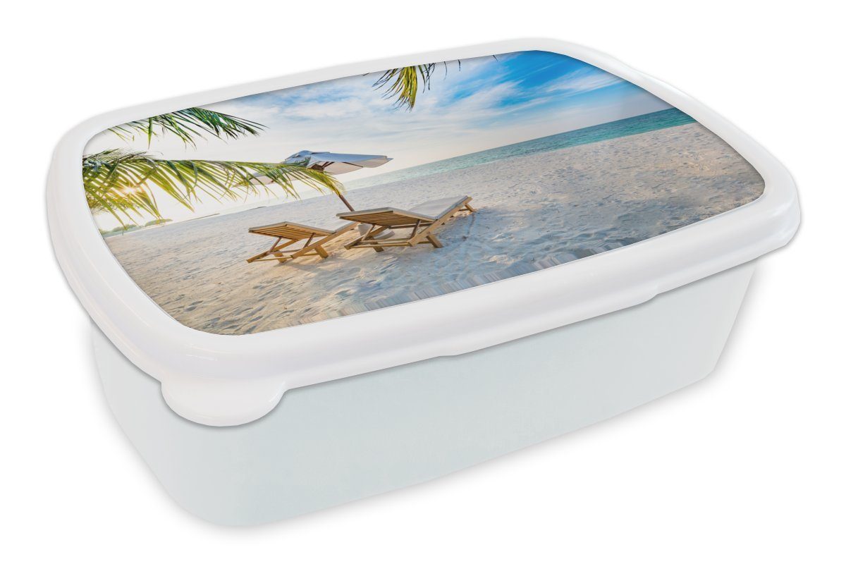 MuchoWow Lunchbox Strandkorb - Sonnenschirm - Sonnenuntergang, Kunststoff, (2-tlg), Brotbox für Kinder und Erwachsene, Brotdose, für Jungs und Mädchen weiß