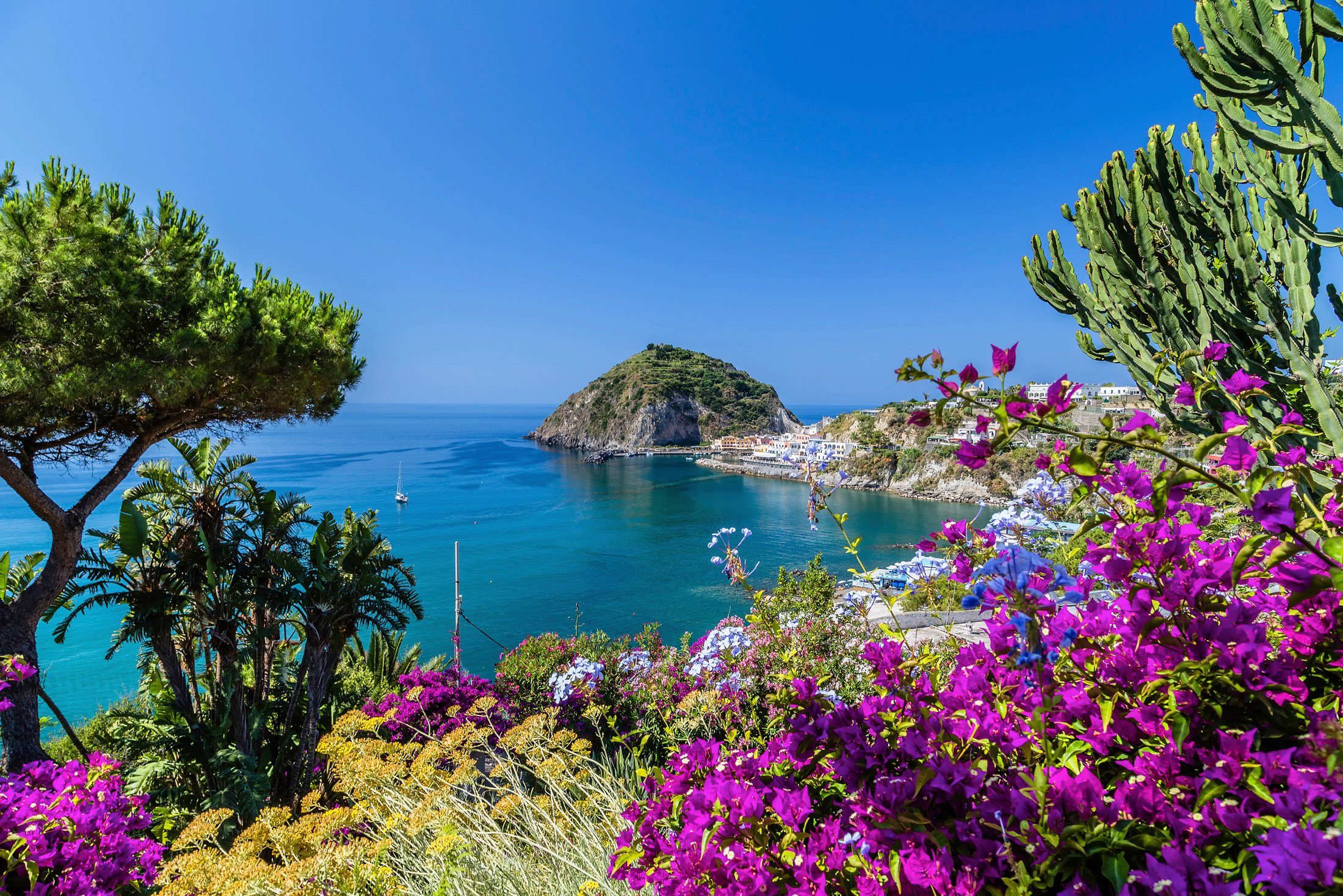 Papermoon Fototapete ISCHIA ITALIEN-BOUGANVILLA INSEL MEER BLUME FELSEN WALD