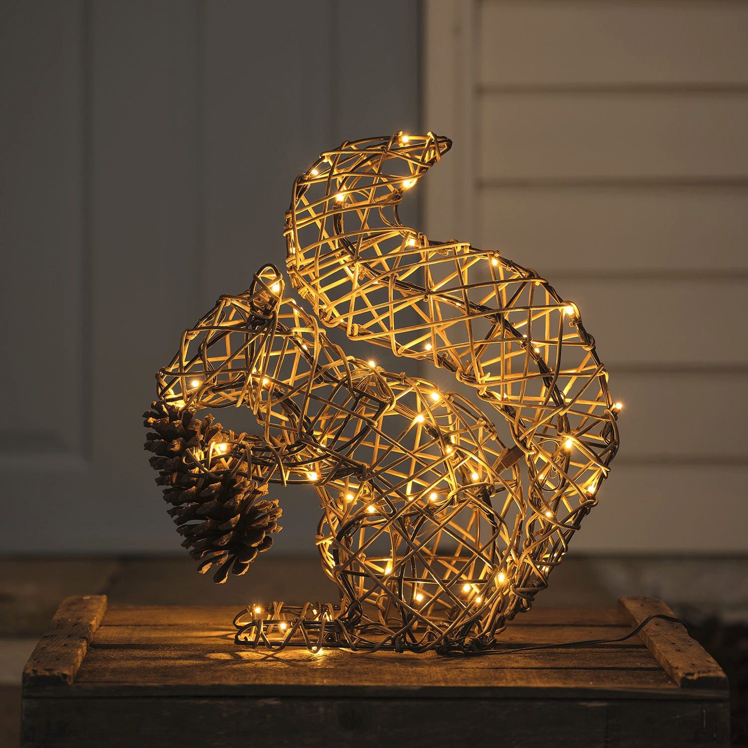 Lights4fun LED-Dekofigur Sherwood Rattan LED-Gartenfigur Eichhörnchen mit 60 LEDs und Timer