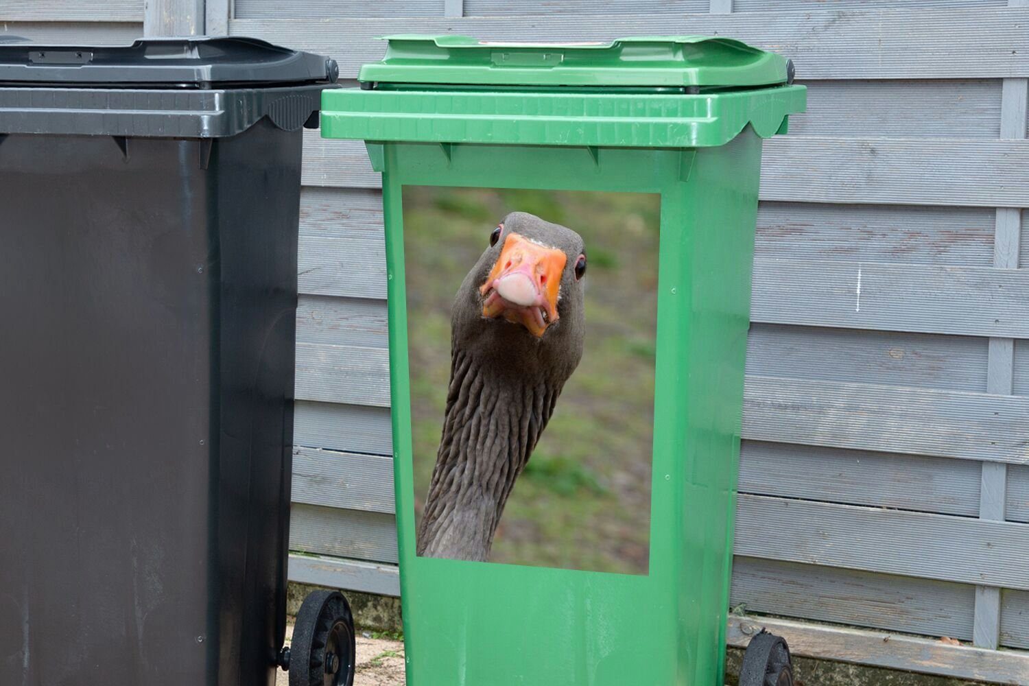 Gans Mülltonne, Abfalbehälter St), Vogel - - Container, Tiere Sticker, (1 MuchoWow Mülleimer-aufkleber, Wandsticker