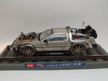 Sun Star Modellauto DeLorean Back to the Future Zurück in die Zukunft Teil 3 auf Bahnschie, Maßstab 1:18