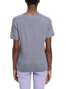 Esprit T-Shirt T-Shirt mit geblümtem V-Ausschnitt (1-tlg)