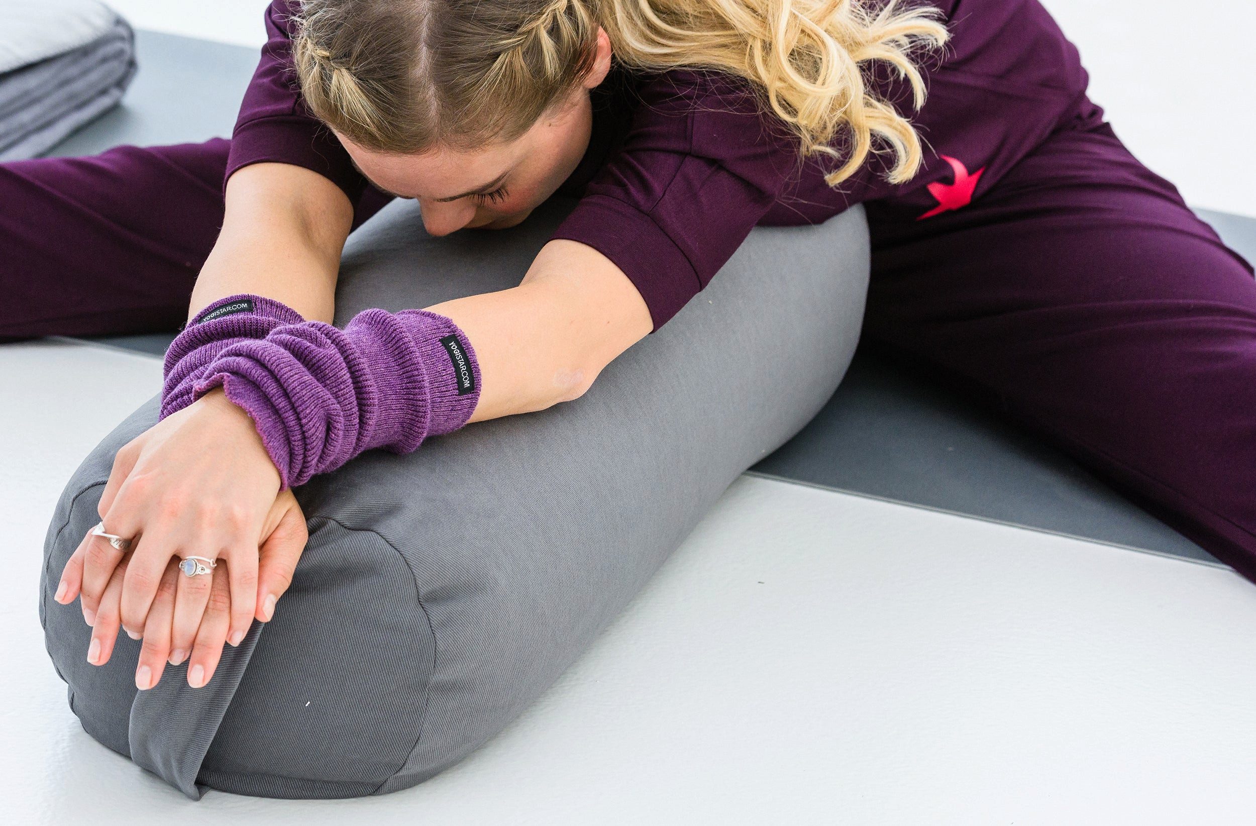 Yogistar Yogakissen Yoga-Bolster yin - plus - rund, Bolster: Baumwollbezug, separates Inlett, Bio-Dinkelspelzfüllung