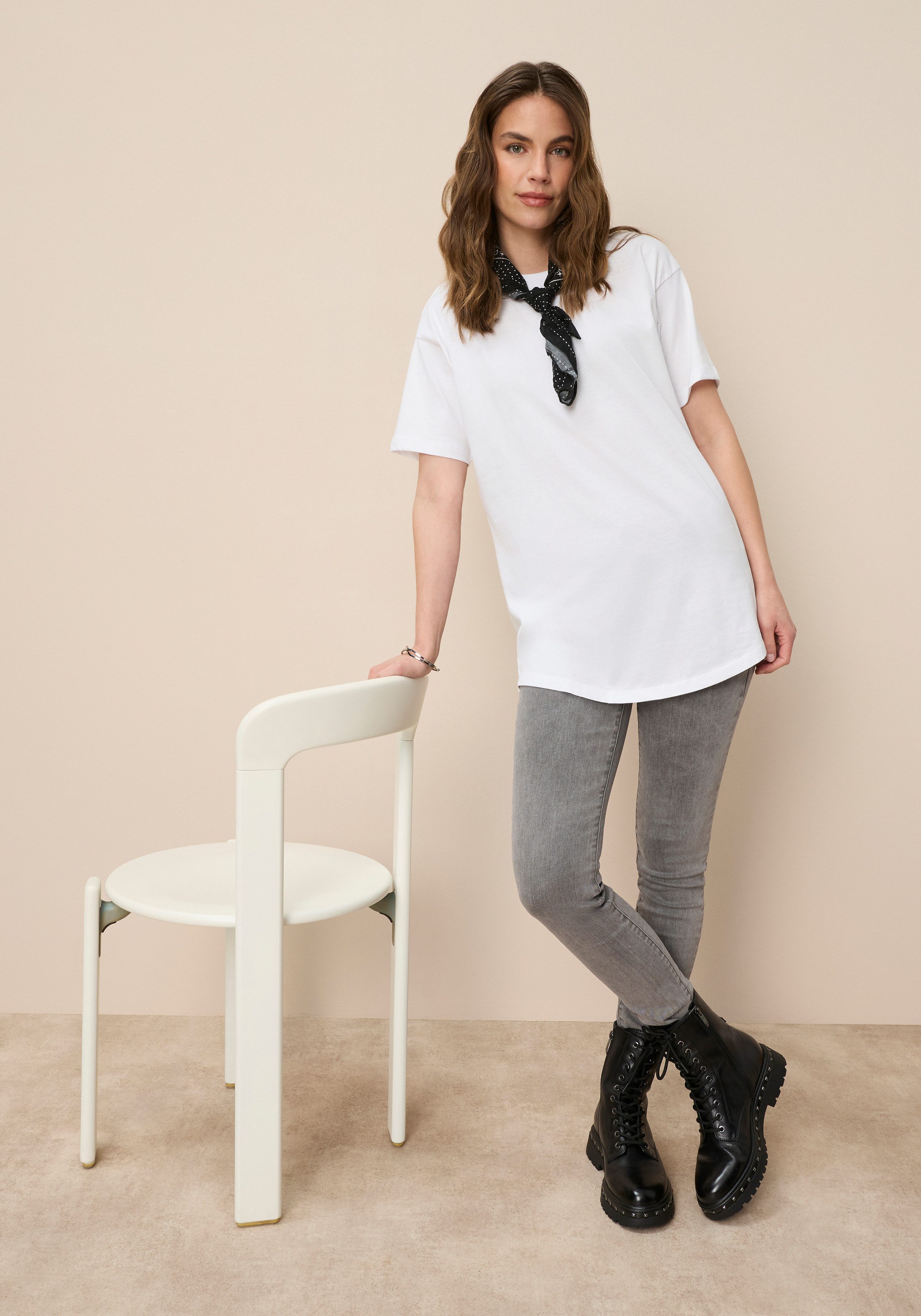 Tamaris Oversize-Shirt aus Baumwolle in Longform mit abgerundetem Saum – Bild 5 von 5