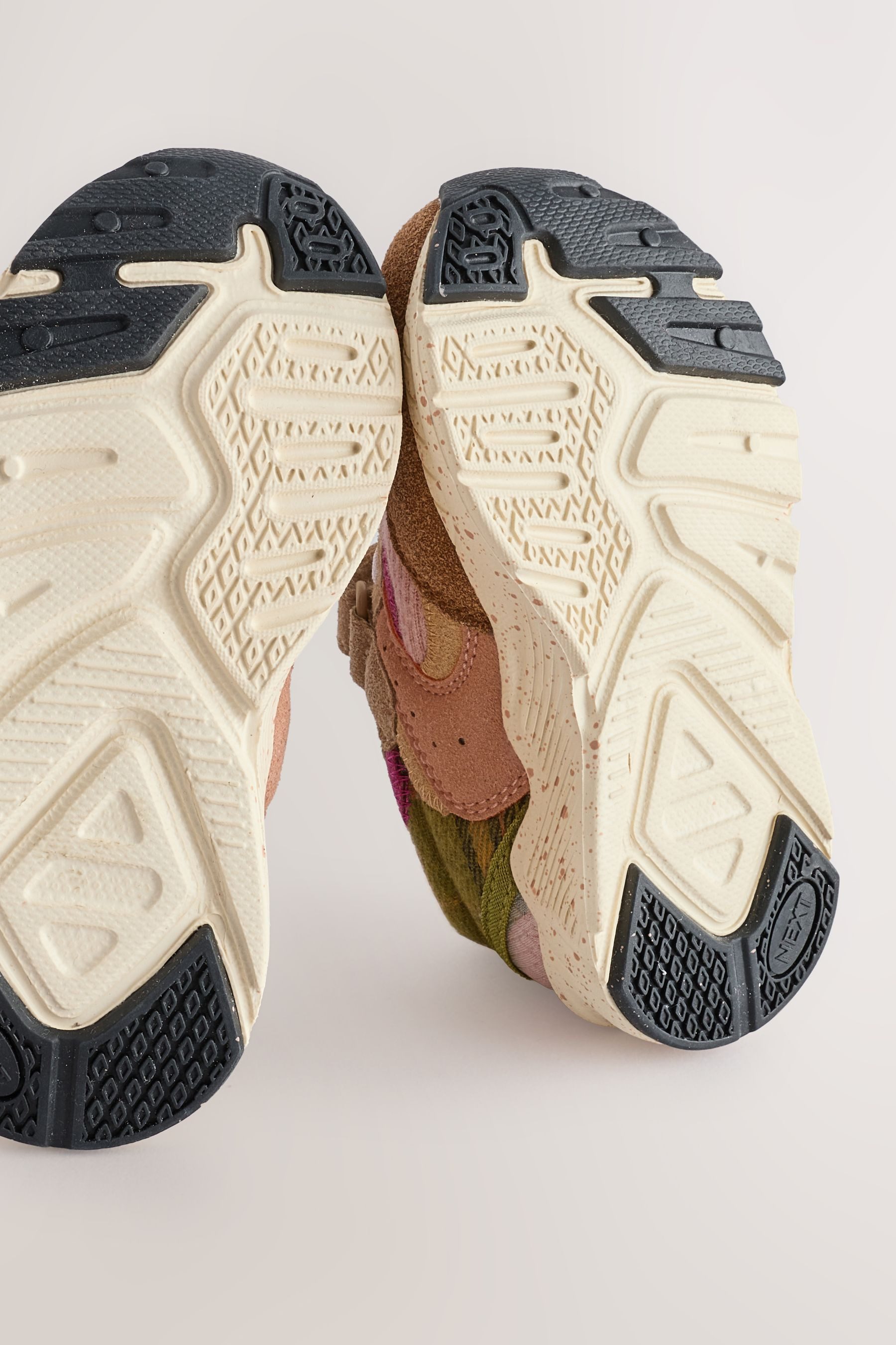Next Sneaker Klettverschluss und Elastikschnürsenkel Sneaker (1-tlg)