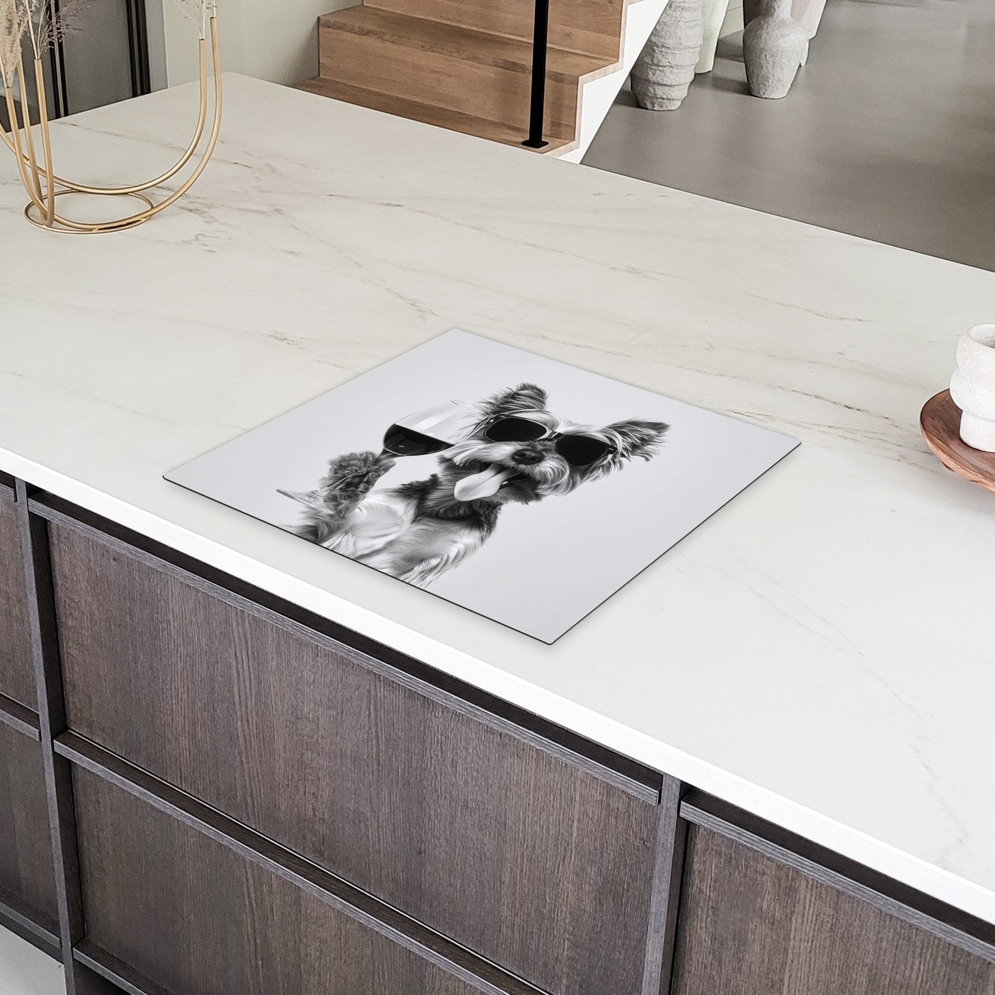 MuchoWow Herd-Abdeckplatte Hund - Weinglas - Sonnenbrille - Enthusiastisch, Vinyl, (1 tlg), Abdeckplatte für Ceranfeld, Herd Inductionsmatte, 60x50 cm