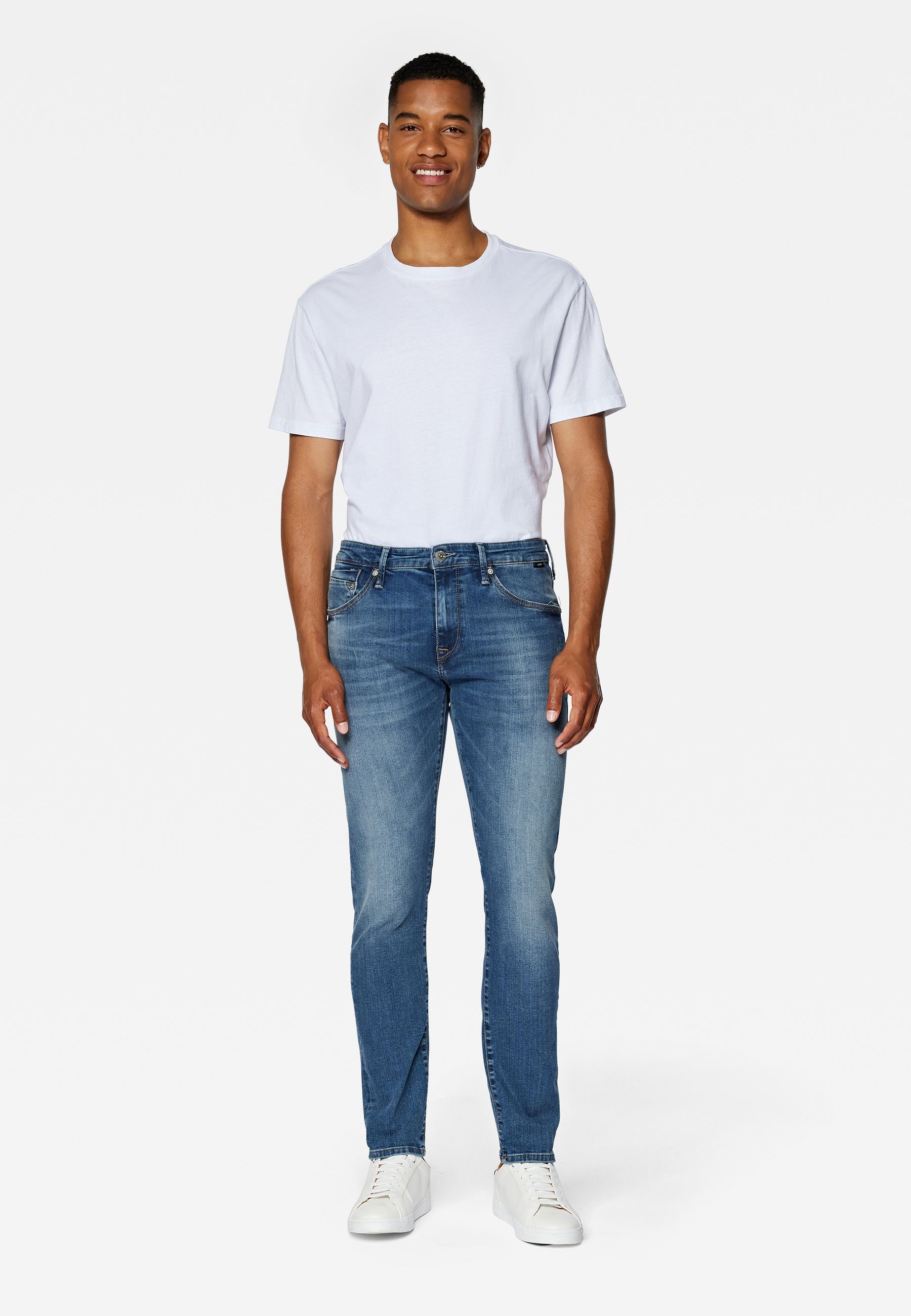 Mavi Skinny-fit-Jeans JAMES Enge Hose, Das Model ist 185cm groß und trägt  Größe 32/32