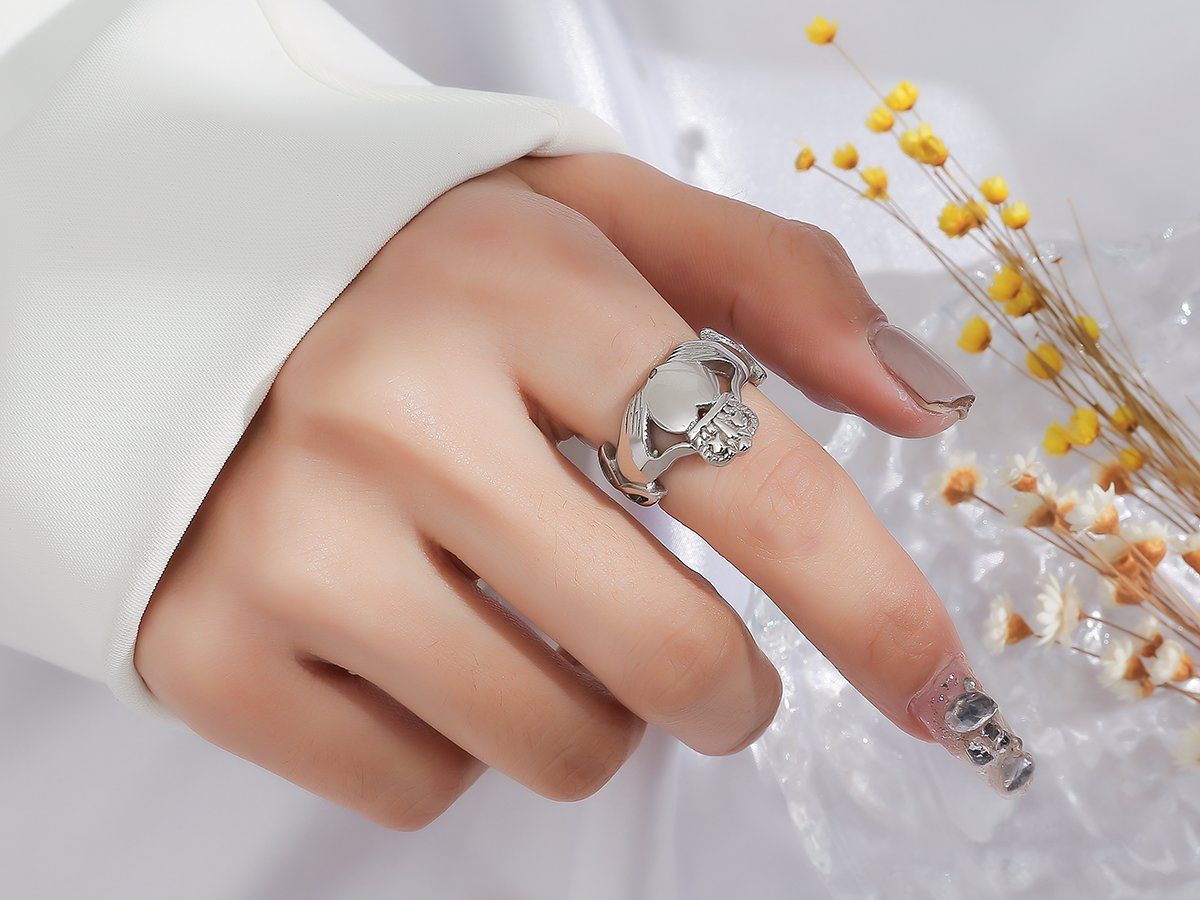 Eyecatcher Fingerring Claddagh Ring Herz und Krone in Hand der Raute, Silbe günstig online kaufen