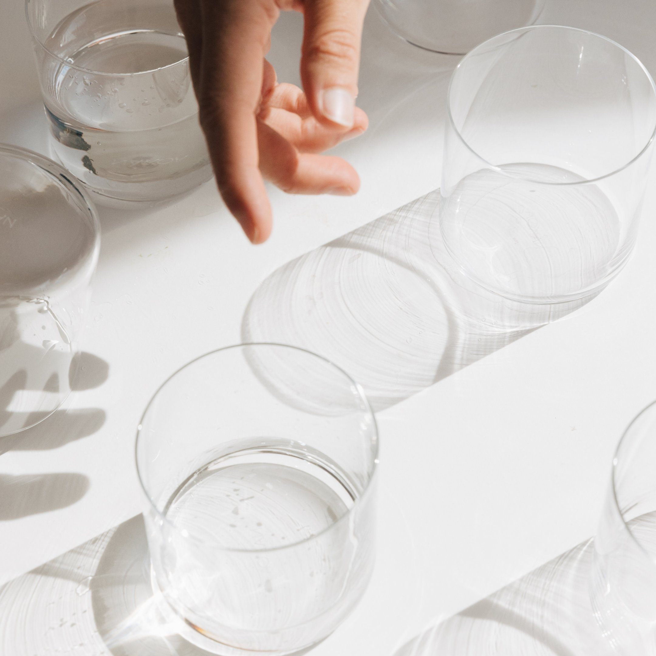 Gläser-Set NAKOA Hauchdünne verstärkte Gläser 4er Set, 100% Glas Tumbler, 330ml