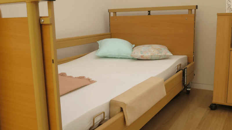 Burmeier Bett Bettpolster/ Füllpolster für versch. Betten (Packung, 1-tlg., Unterstützt einen sicheren Ein- und Ausstieg), Erhöhter Komfort beim Sitzen am Bettrand