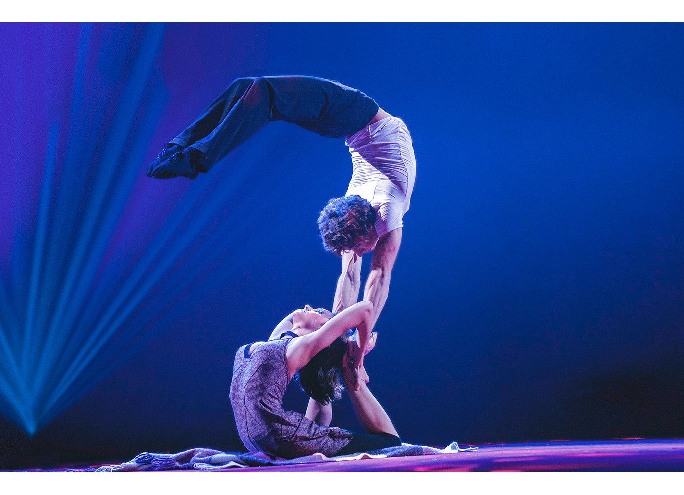 Jochen Schweizer Erlebnisgutschein München Kurzurlaub & GOP Varieté für 2, Für alle, die mehr als Bed & Breakfast erwarten!