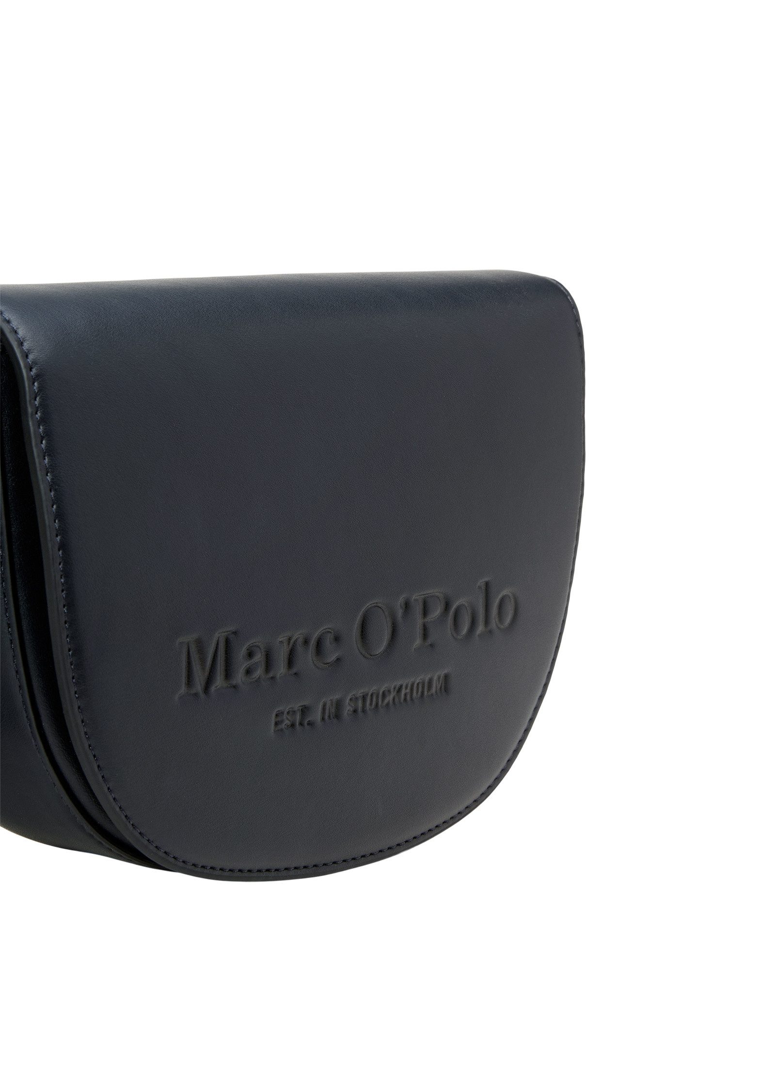 Marc O'Polo Umhängetasche aus einer Lederalternative aus recyceltem Polyester