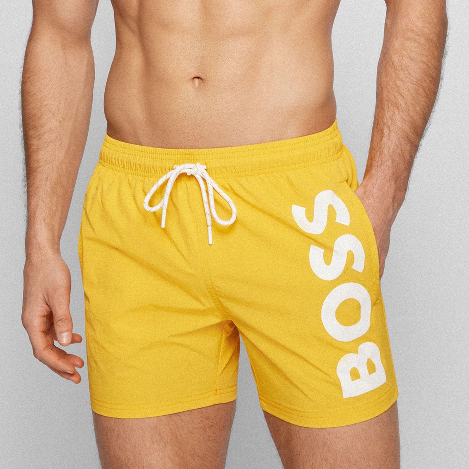 Octopus 733 bright yellow Markenschriftzug auf Badeshorts linken Bein mit dem großem BOSS