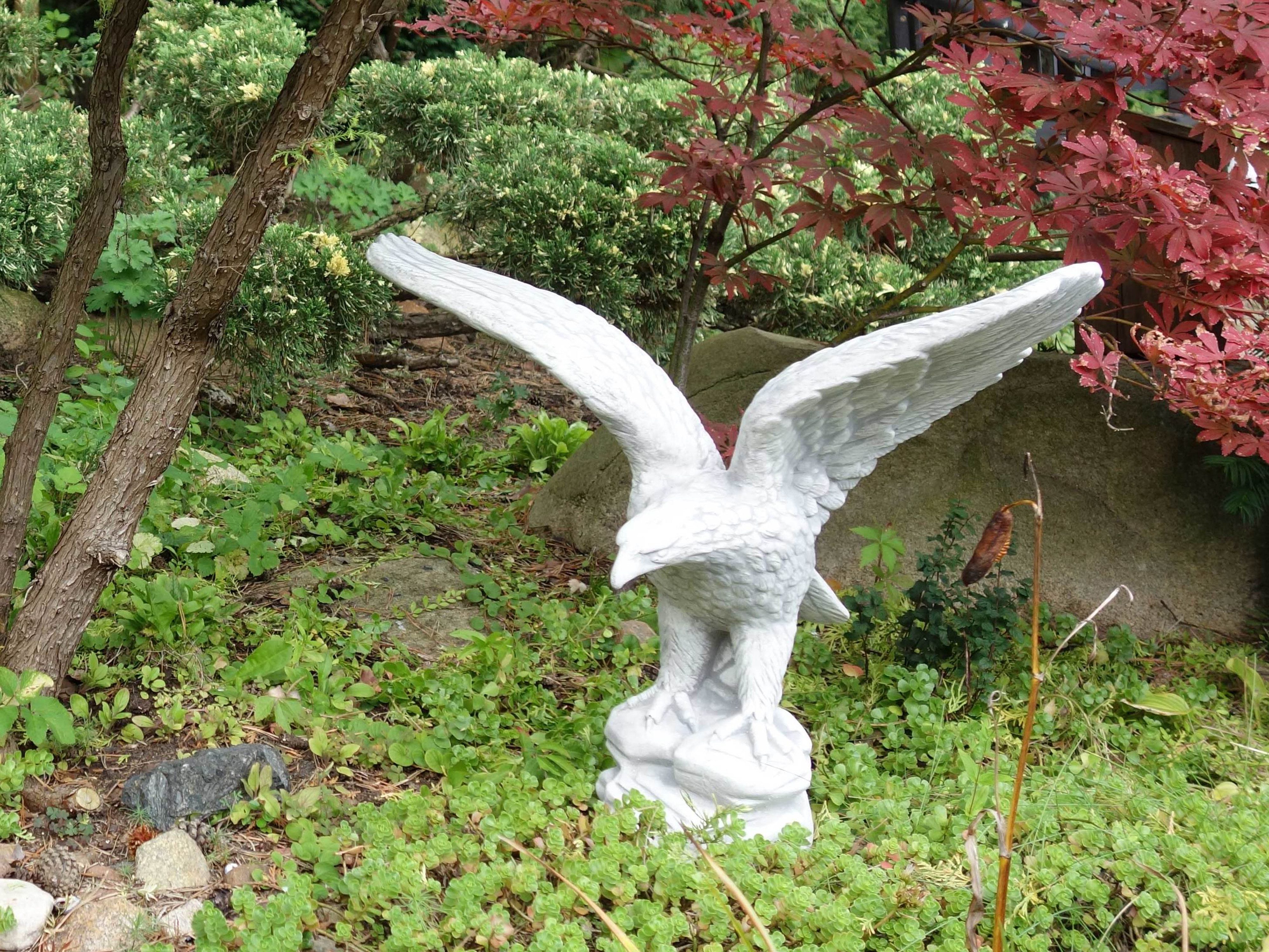 gartendekoparadies.de Gartenfigur Adler rechts, Steinfigur, H. 55 cm, 25 kg, Frostsicher