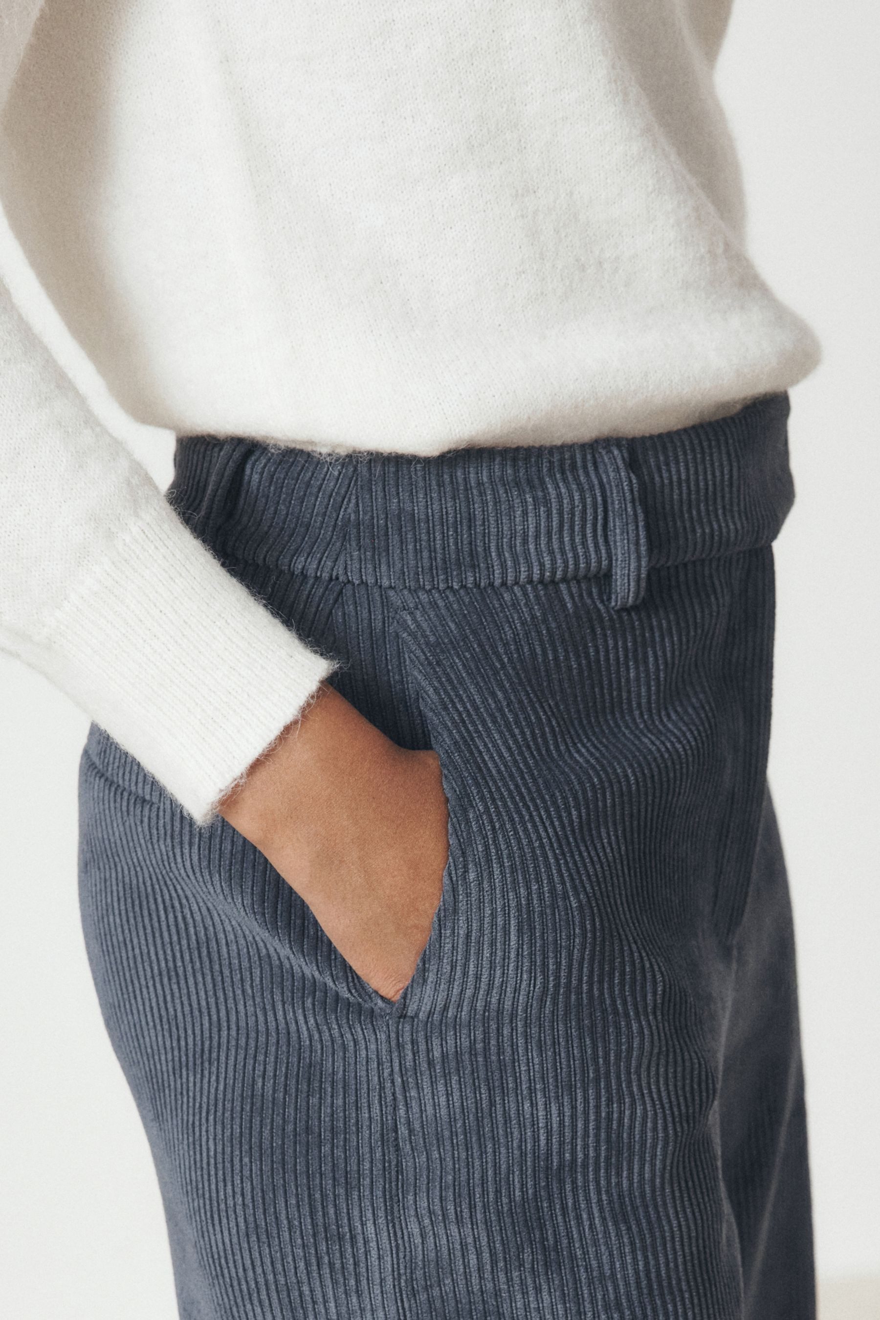 Next Palazzohose Cordhose mit weitem Bein, Kurzgröße (1-tlg) – Bild 5 von 5
