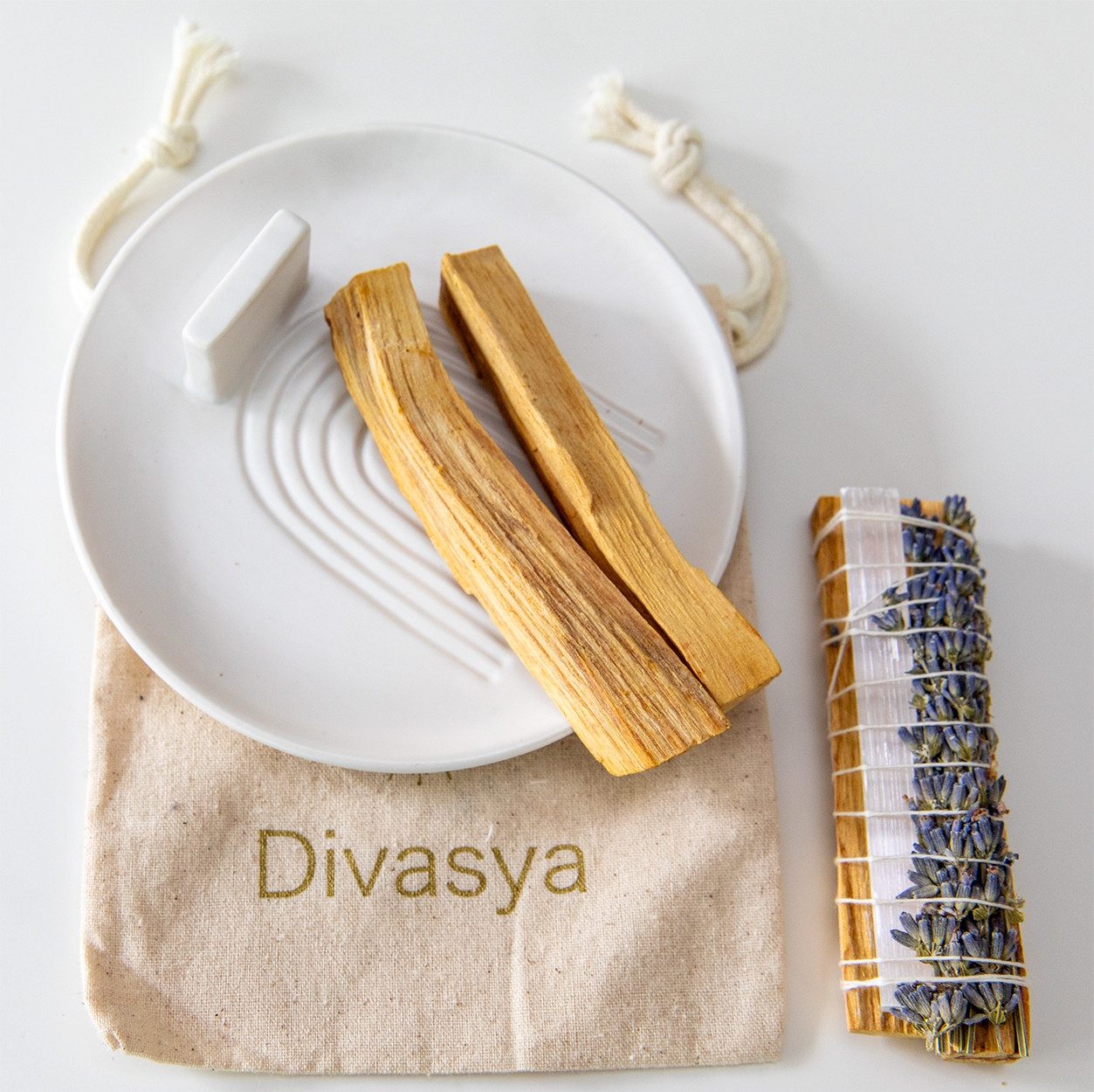 DIVASYA Räucherschale Palo Santo räuchern, für Yoga & Meditation, mit Räucherschale, mit Lavendel und echtem Selenit, inkl. Anleitung, Geschenkidee