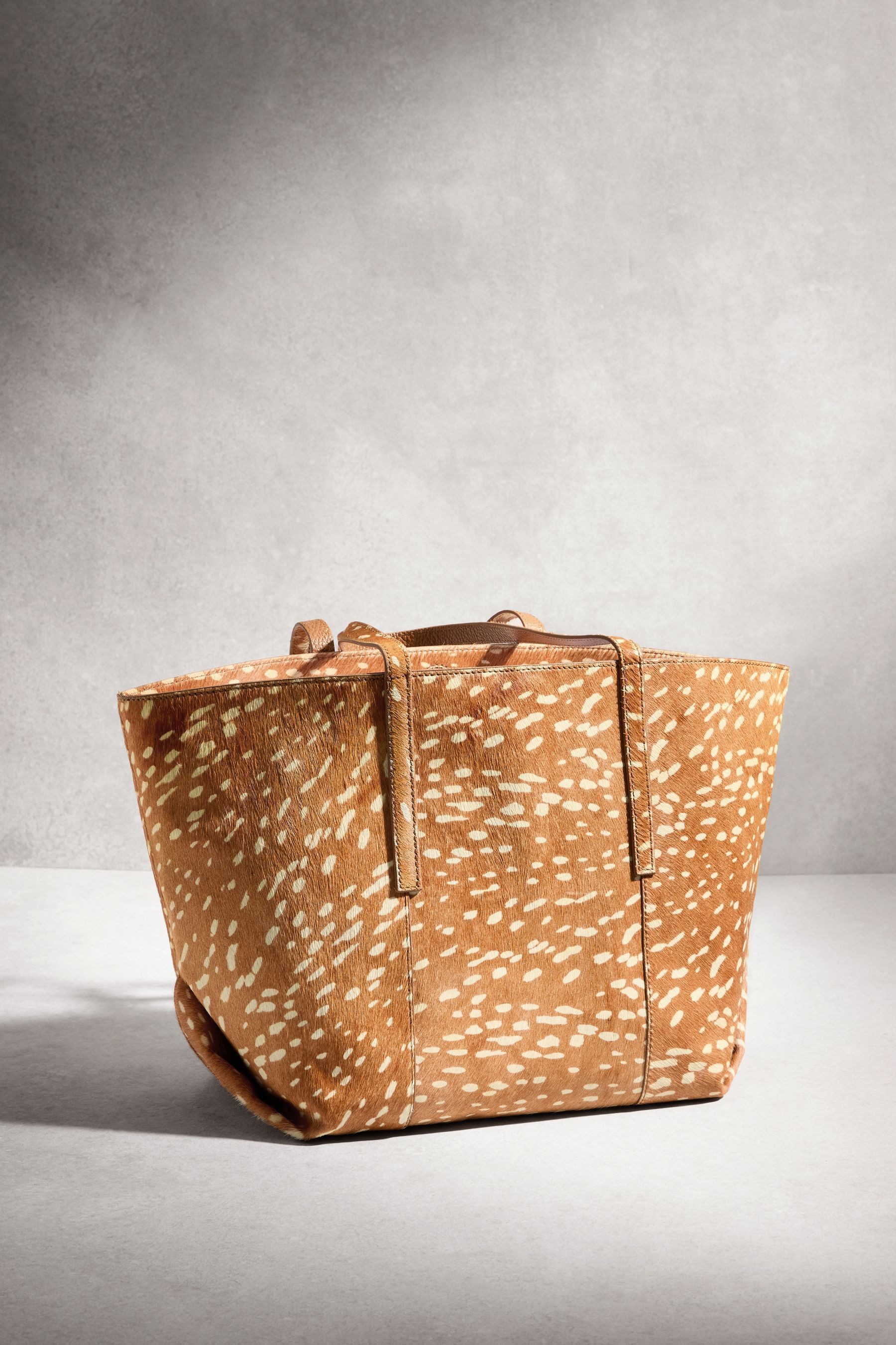 Next Umhängetasche N. Premium Schultertasche aus Leder, Hirsch-Print (1-tlg)
