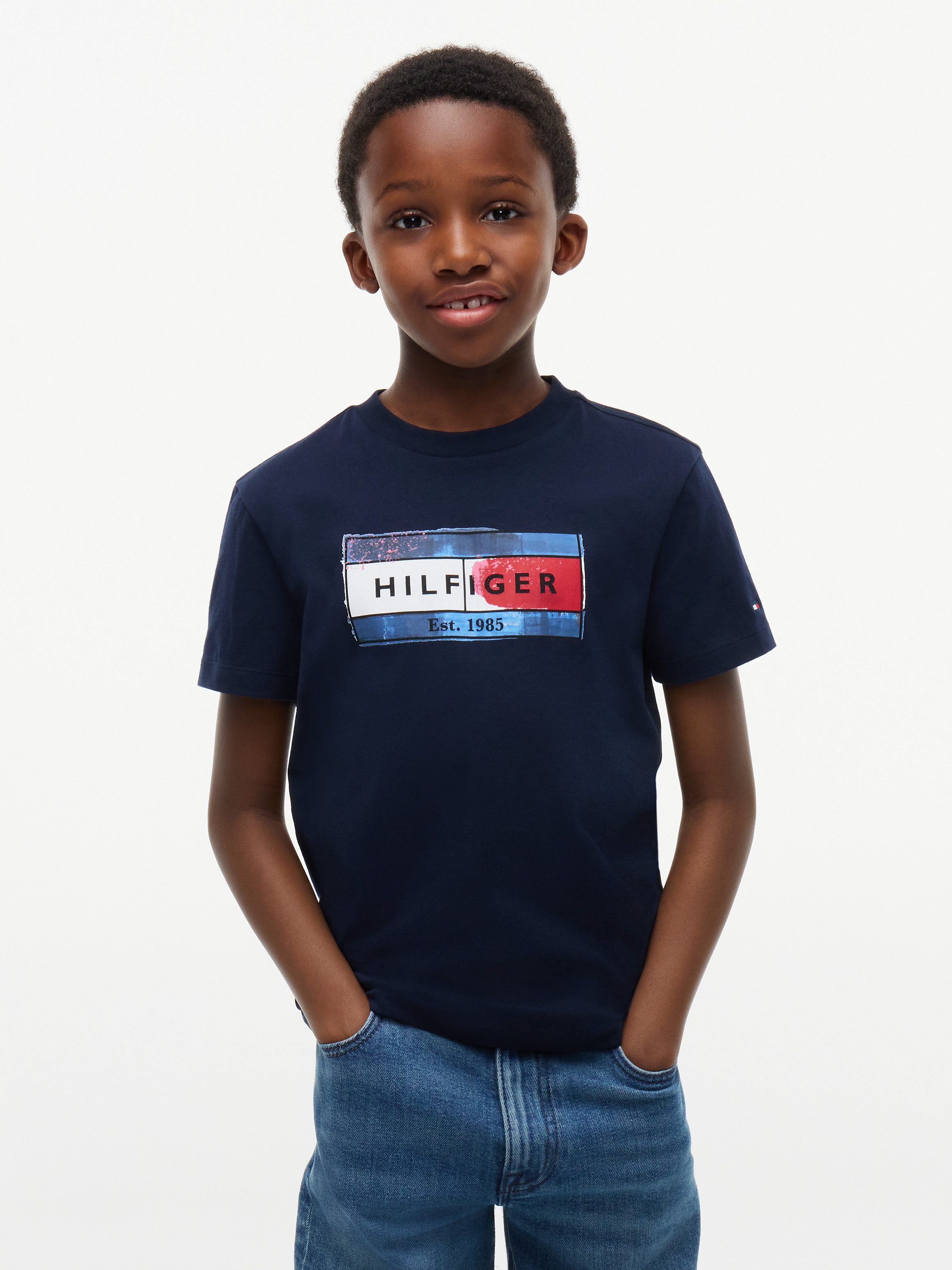 Tommy Hilfiger T-Shirt HILFIGER FLAG GRAPHIC TEE Rundhalsausschnitt, Regular Fit, Kinder bis 16 Jahre